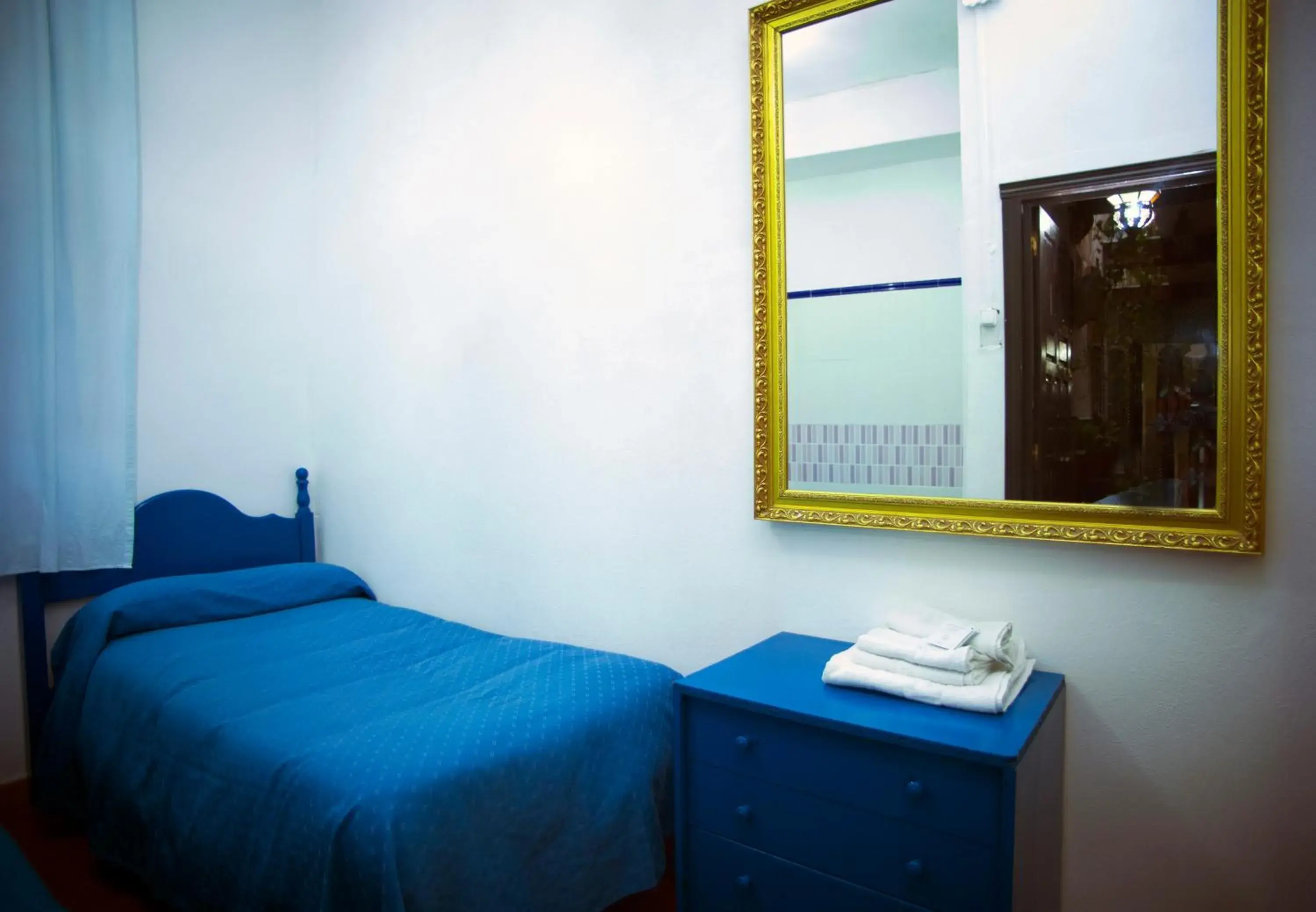 Single Room with Private Bathroom in Pensión Santa María la Blanca Single Room with Private Bathroom in Pensión Santa María la Blanca