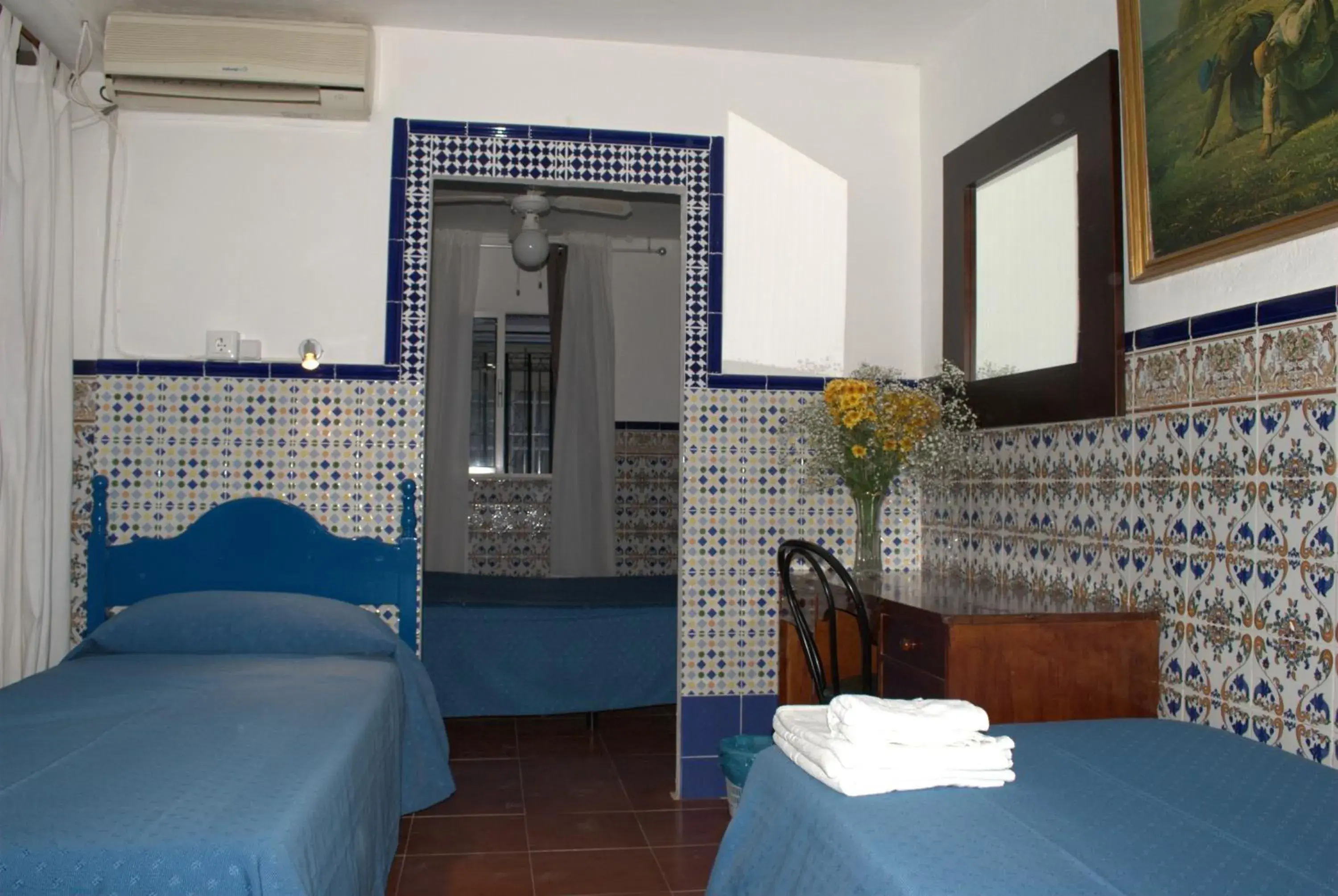 Triple Room with Private Bathroom in Pensión Santa María la Blanca Triple Room with Private Bathroom in Pensión Santa María la Blanca