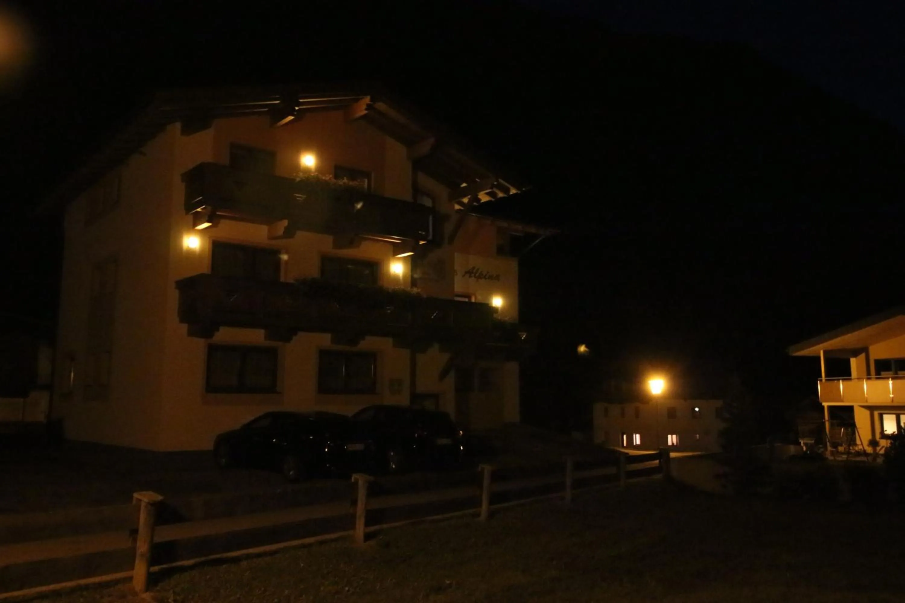 Property building in Haus Alpina & Landhaus Schöpf