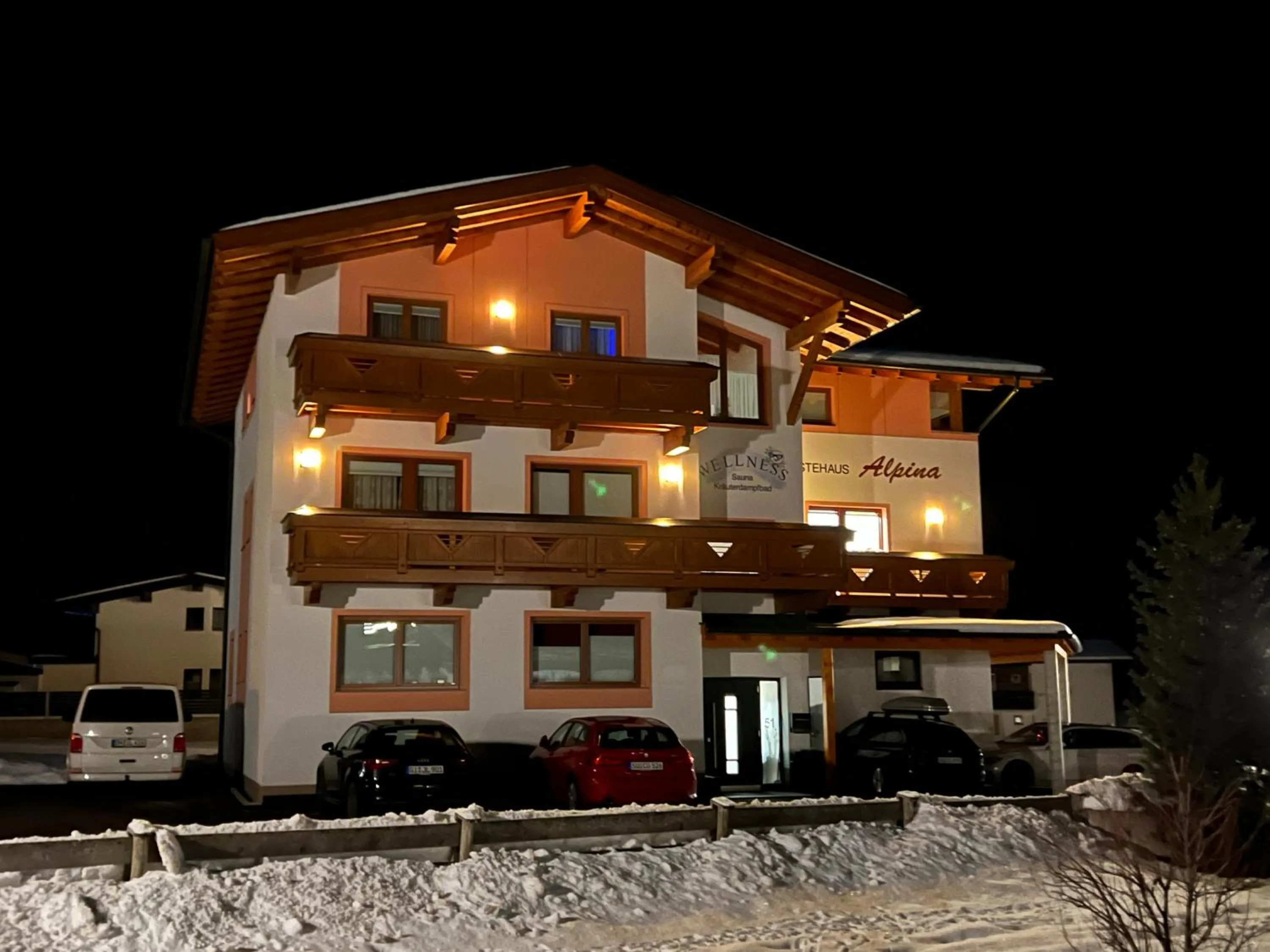 Property building in Haus Alpina & Landhaus Schöpf