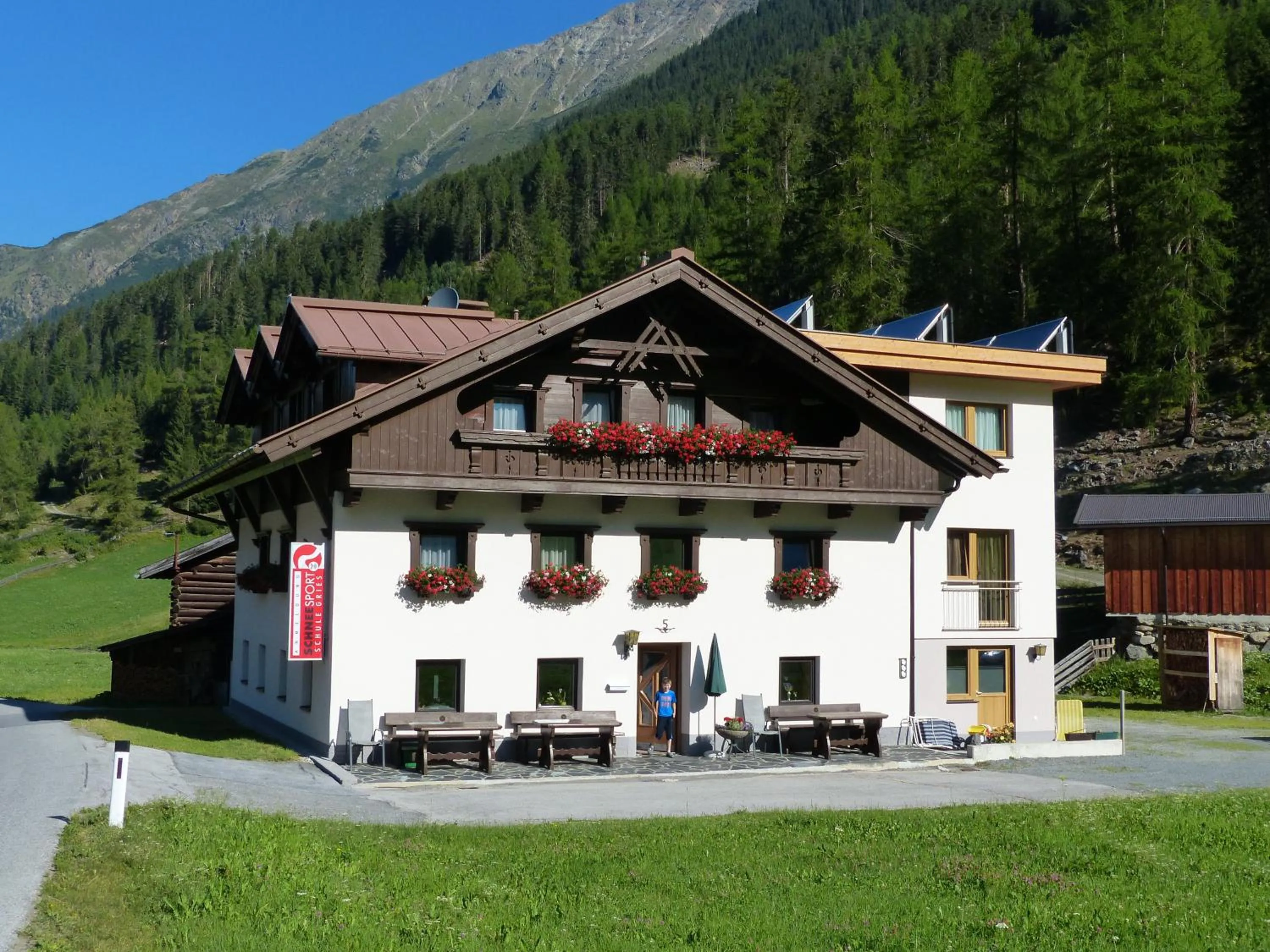 Facade/entrance in Haus Alpina & Landhaus Schöpf