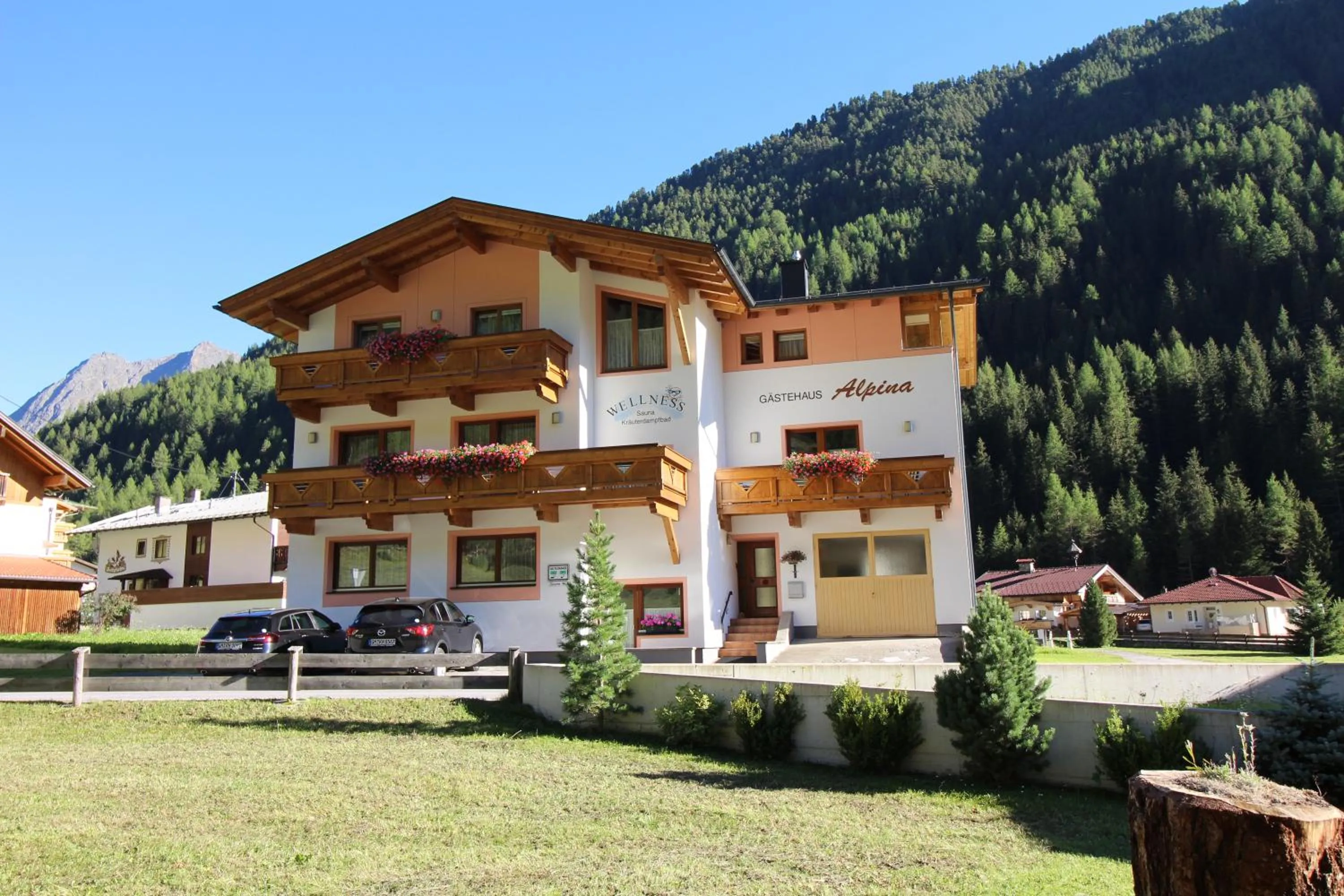 Facade/entrance in Haus Alpina & Landhaus Schöpf