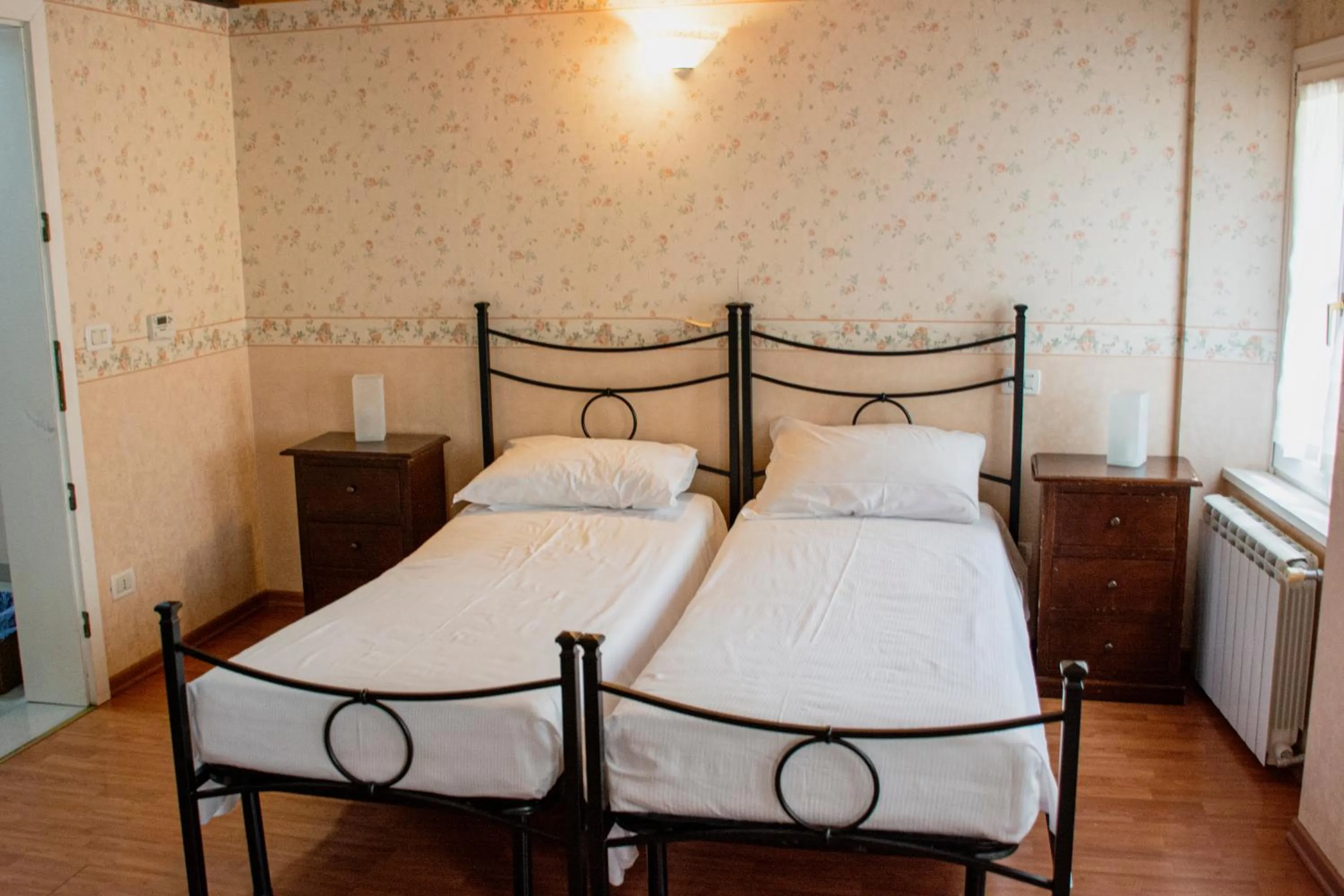 Seating area, Bed in Hotel Capitelli