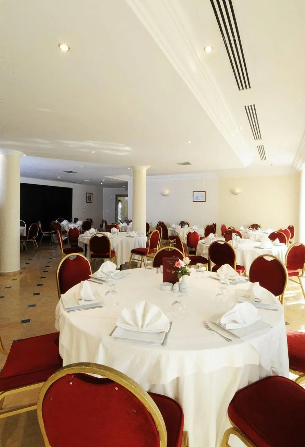 Restaurant/places to eat in Hotel du Parc