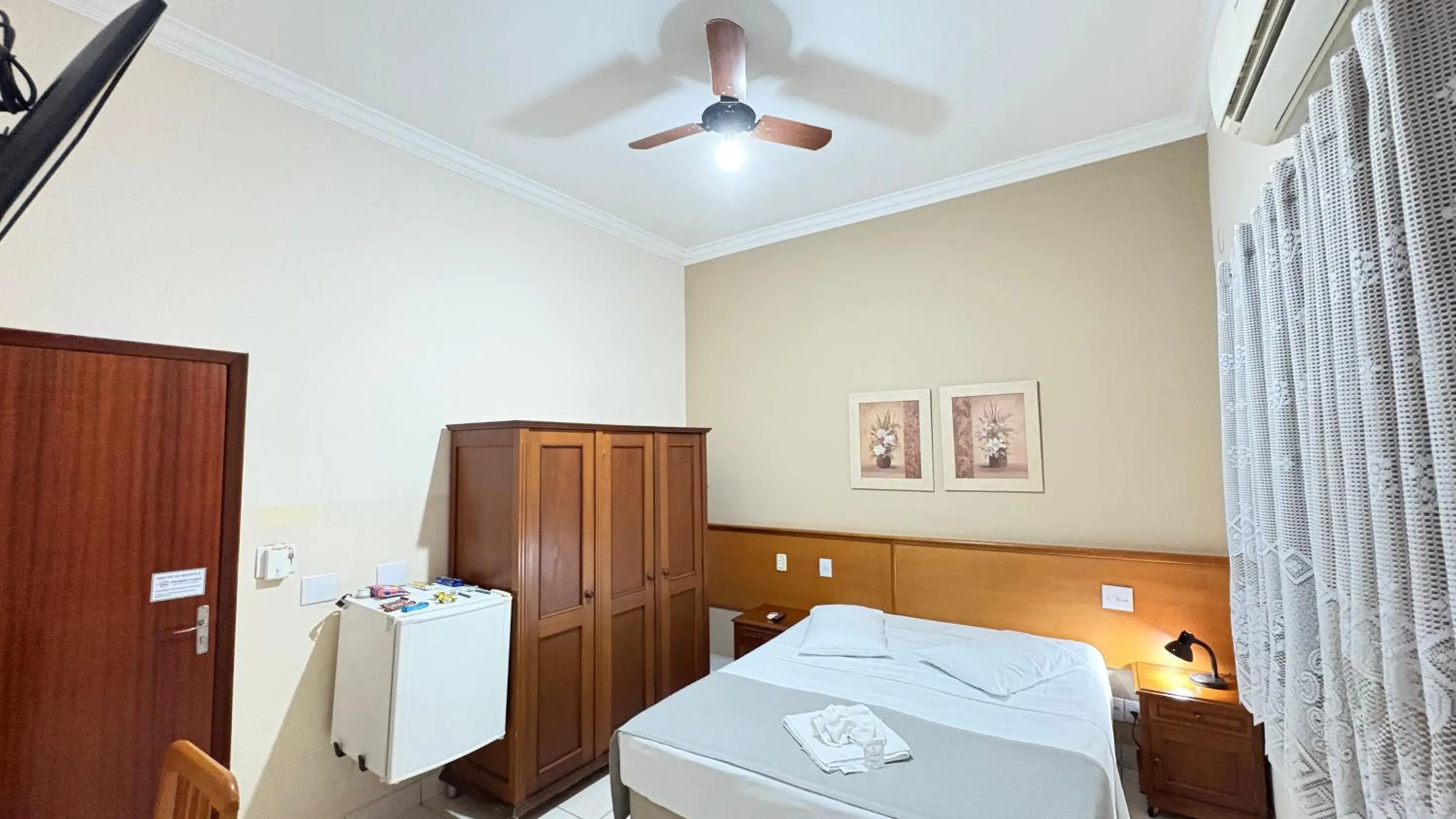 Photo of the whole room, Bed in Hotel Casa Grande Orlândia SP