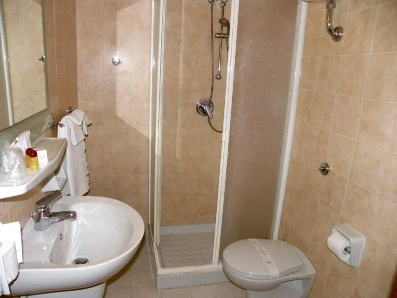 Bathroom in Hotel La Playa