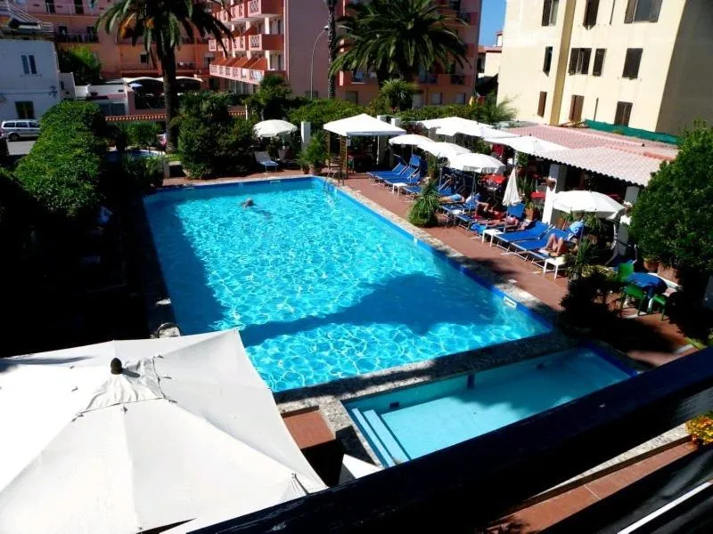 Swimming pool in Hotel La Playa