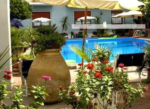 Swimming pool in Hotel La Playa