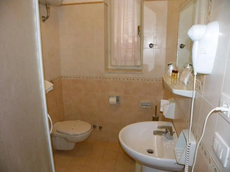 Bathroom in Hotel La Playa