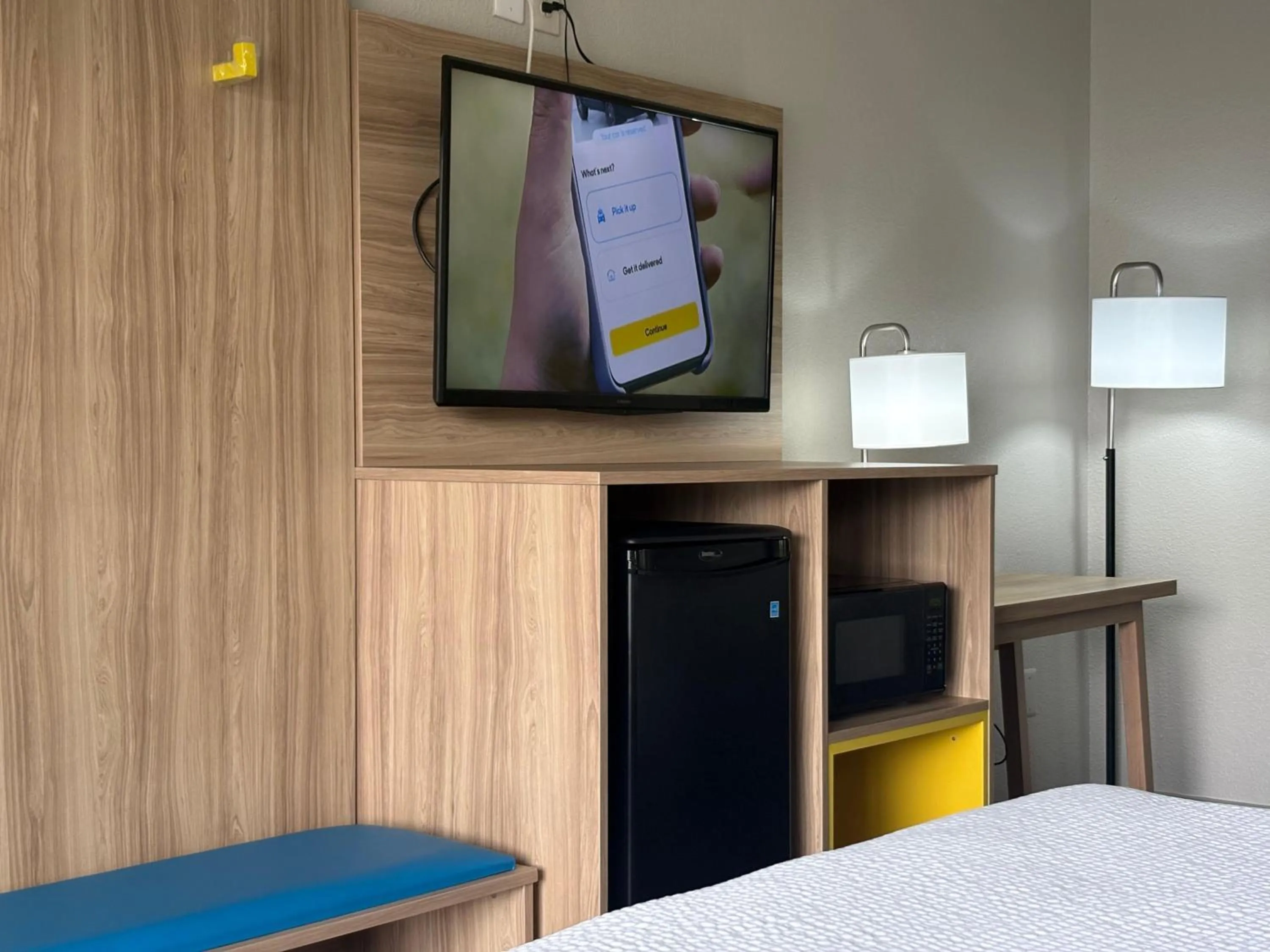 Photo of the whole room, Bed in Days Inn by Wyndham Ruther Glen Kings Dominion Area