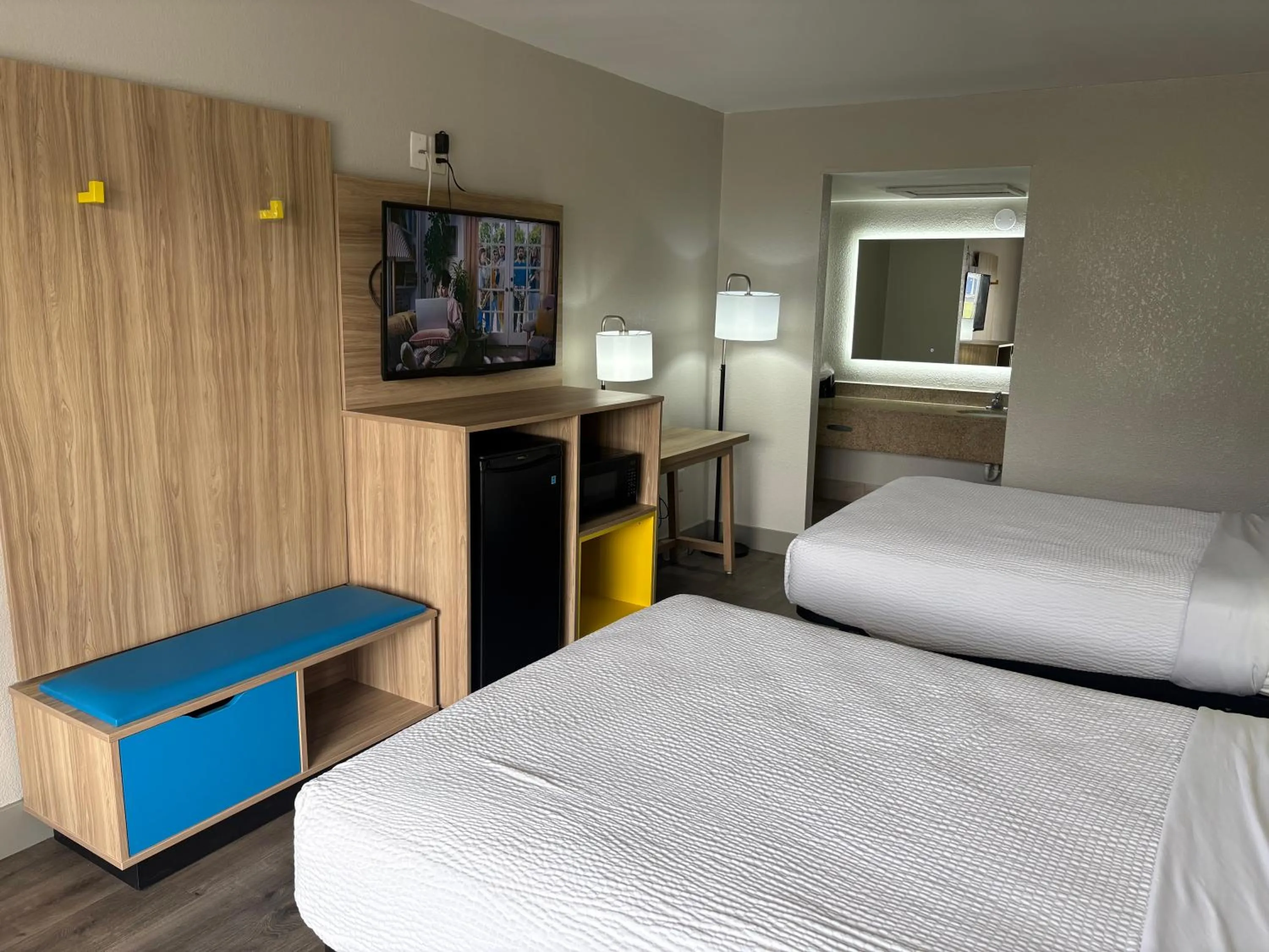 TV and multimedia, Bed in Days Inn by Wyndham Ruther Glen Kings Dominion Area