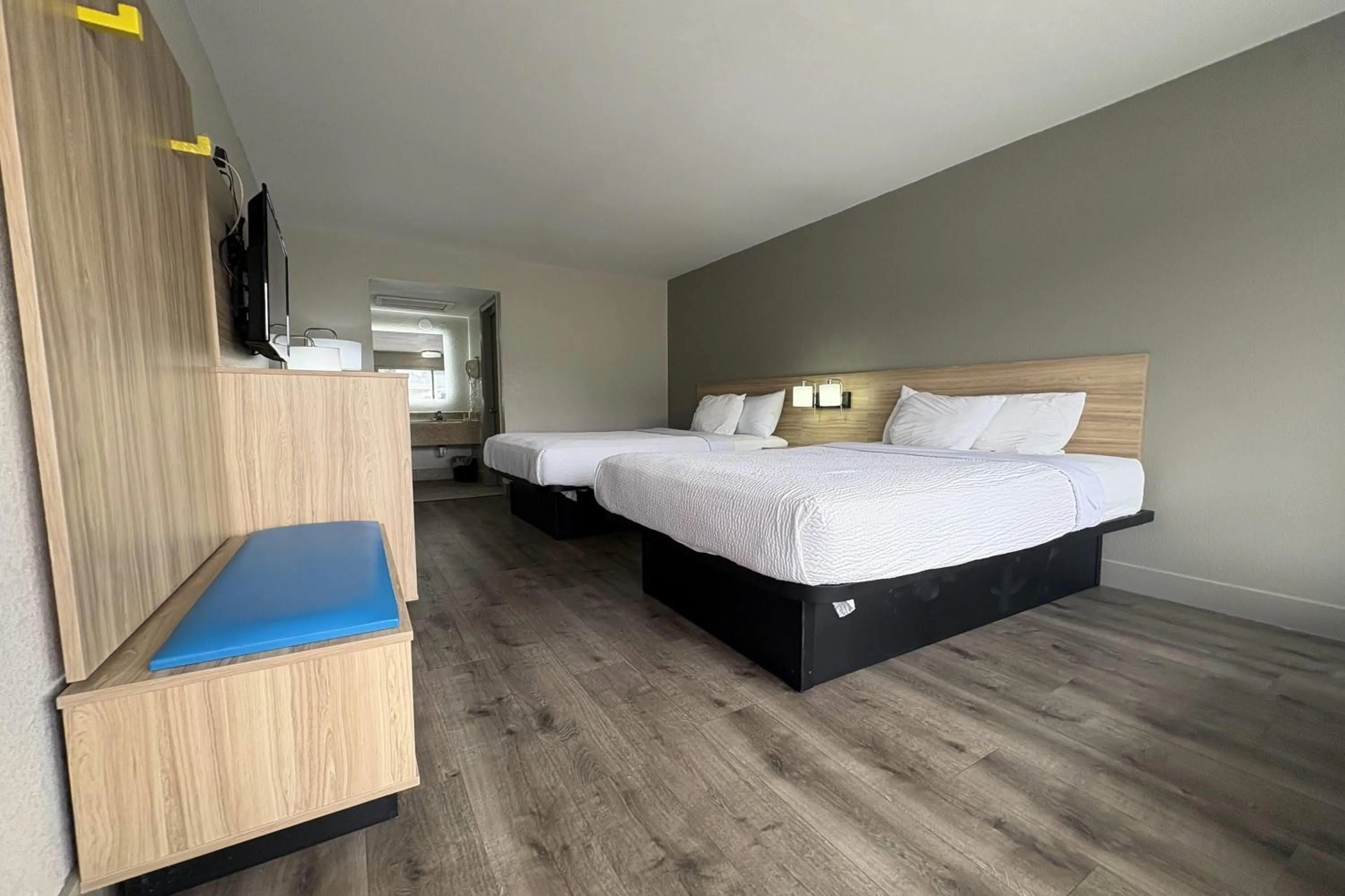 Bed in Days Inn by Wyndham Ruther Glen Kings Dominion Area