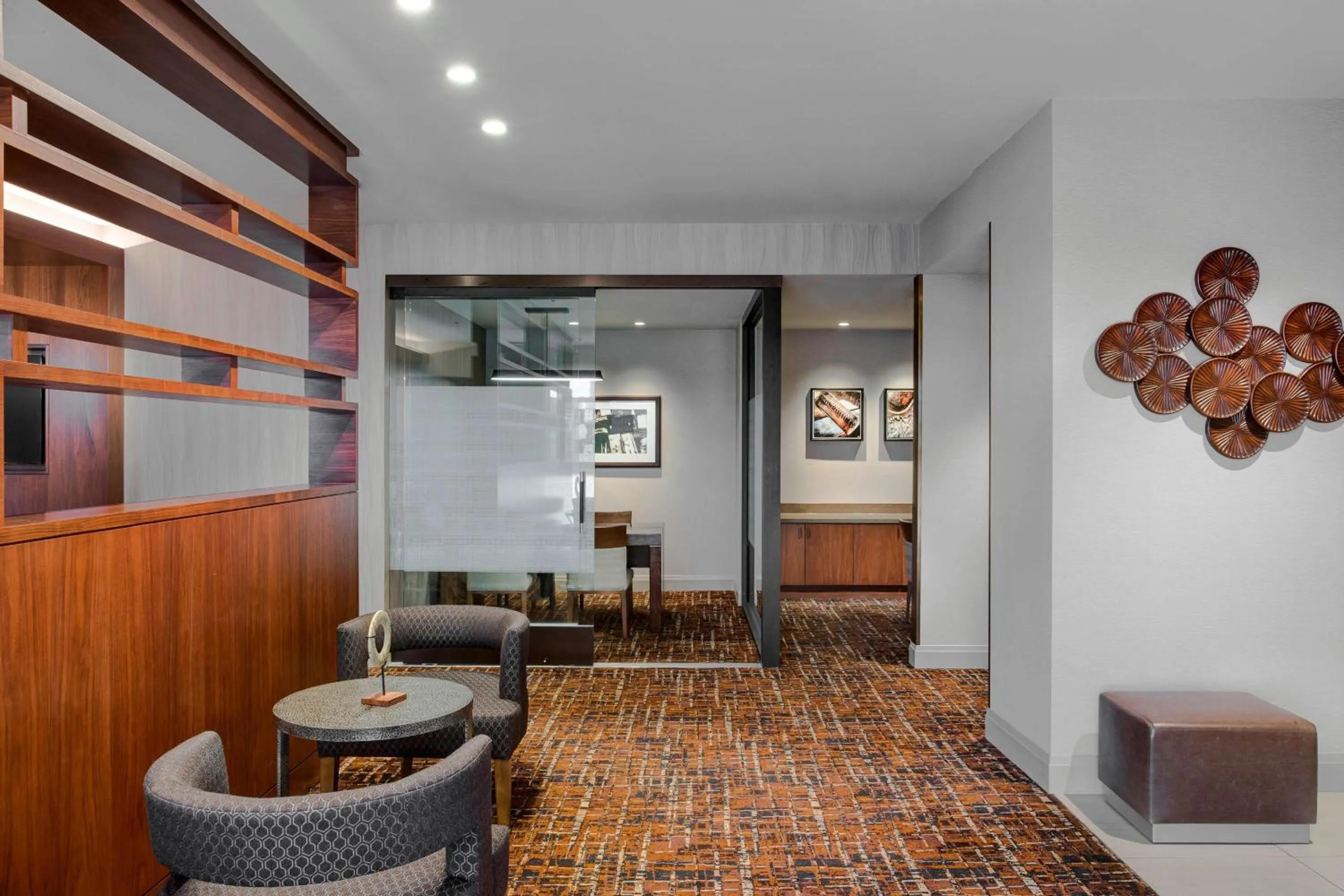 Lounge or bar in Houston Airport Marriott at George Bush Intercontinental