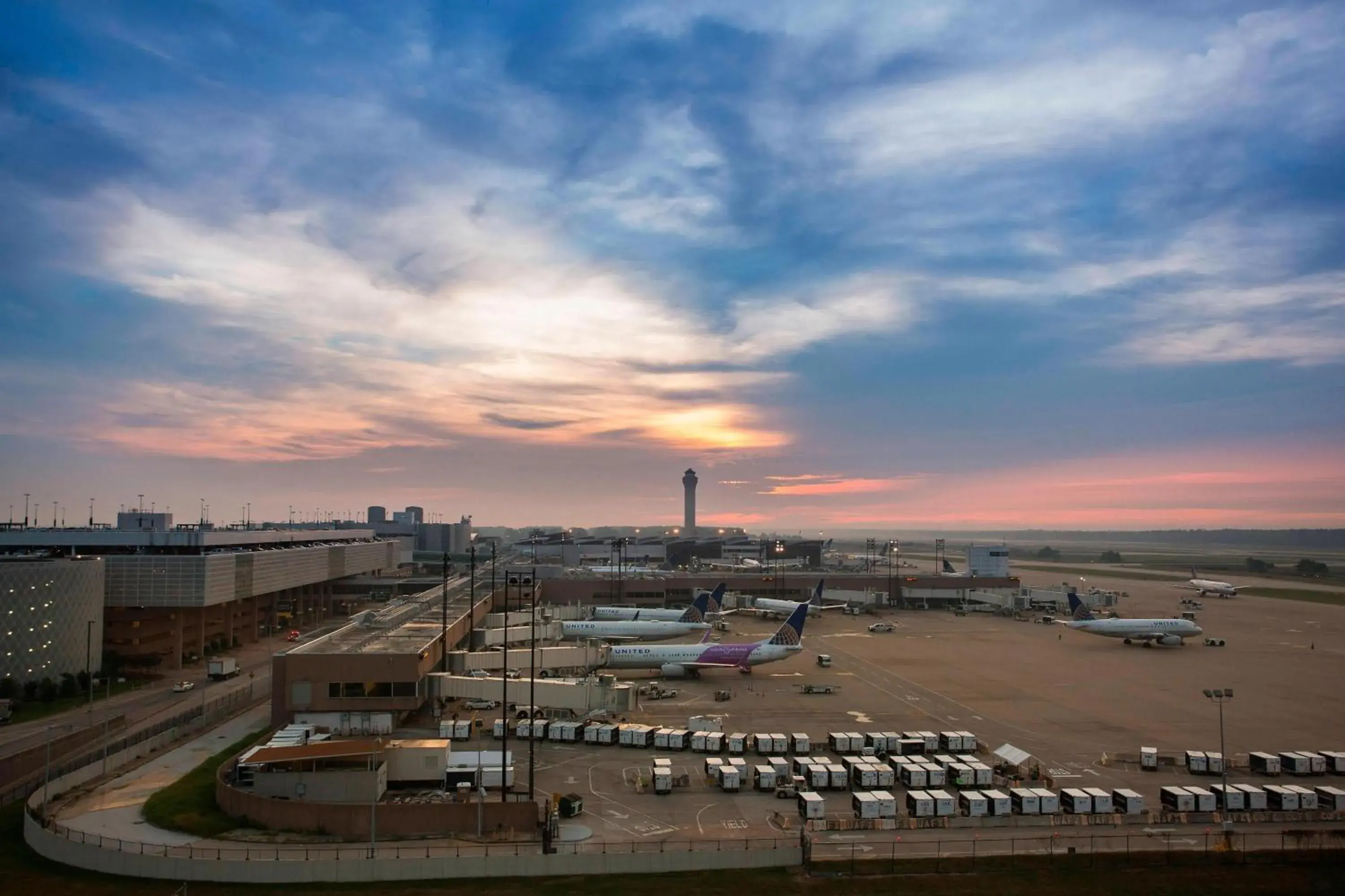 M Club lounge access, Guest room, 1 King in Houston Airport Marriott at George Bush Intercontinental M Club lounge access, Guest room, 1 King in Houston Airport Marriott at George Bush Intercontinental