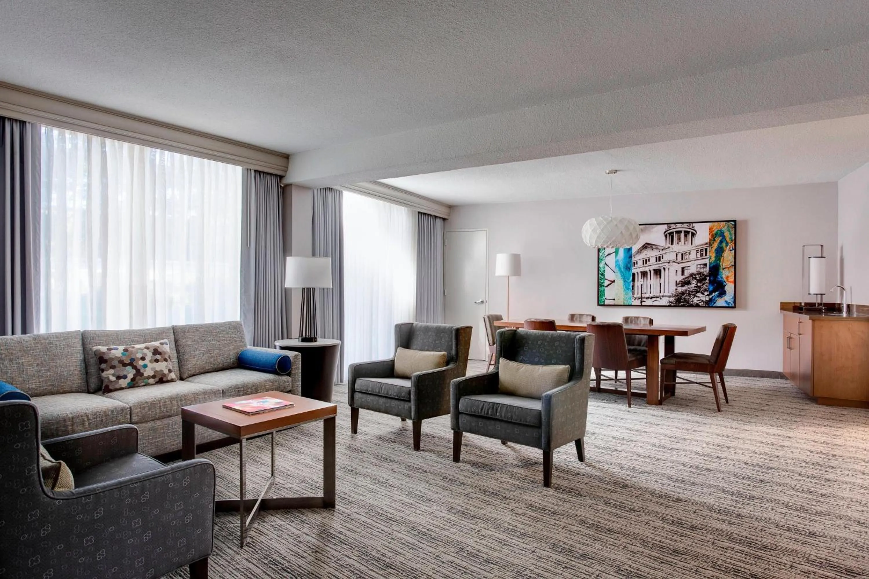 Bedroom in Houston Airport Marriott at George Bush Intercontinental