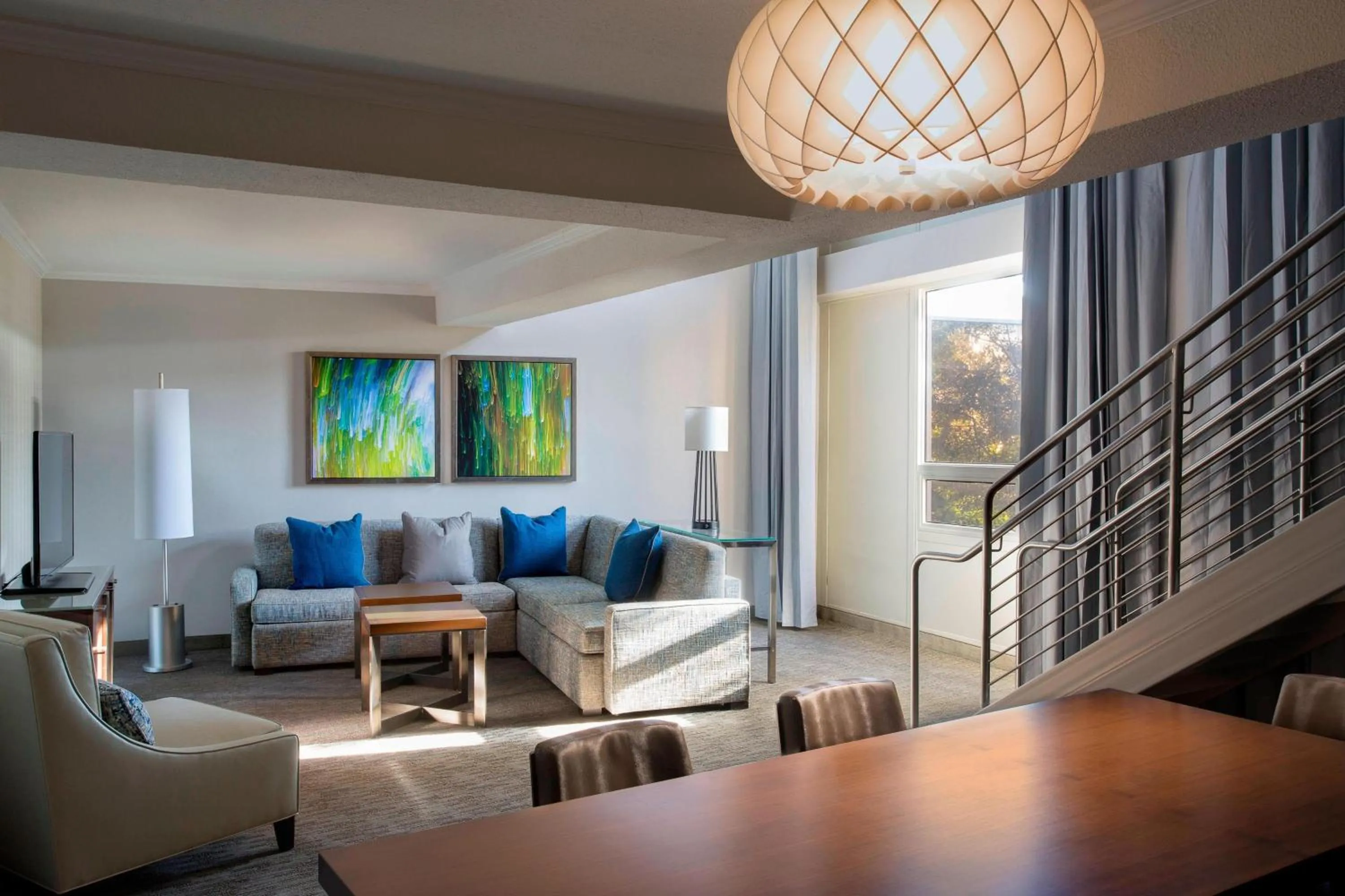 Living room in Houston Airport Marriott at George Bush Intercontinental