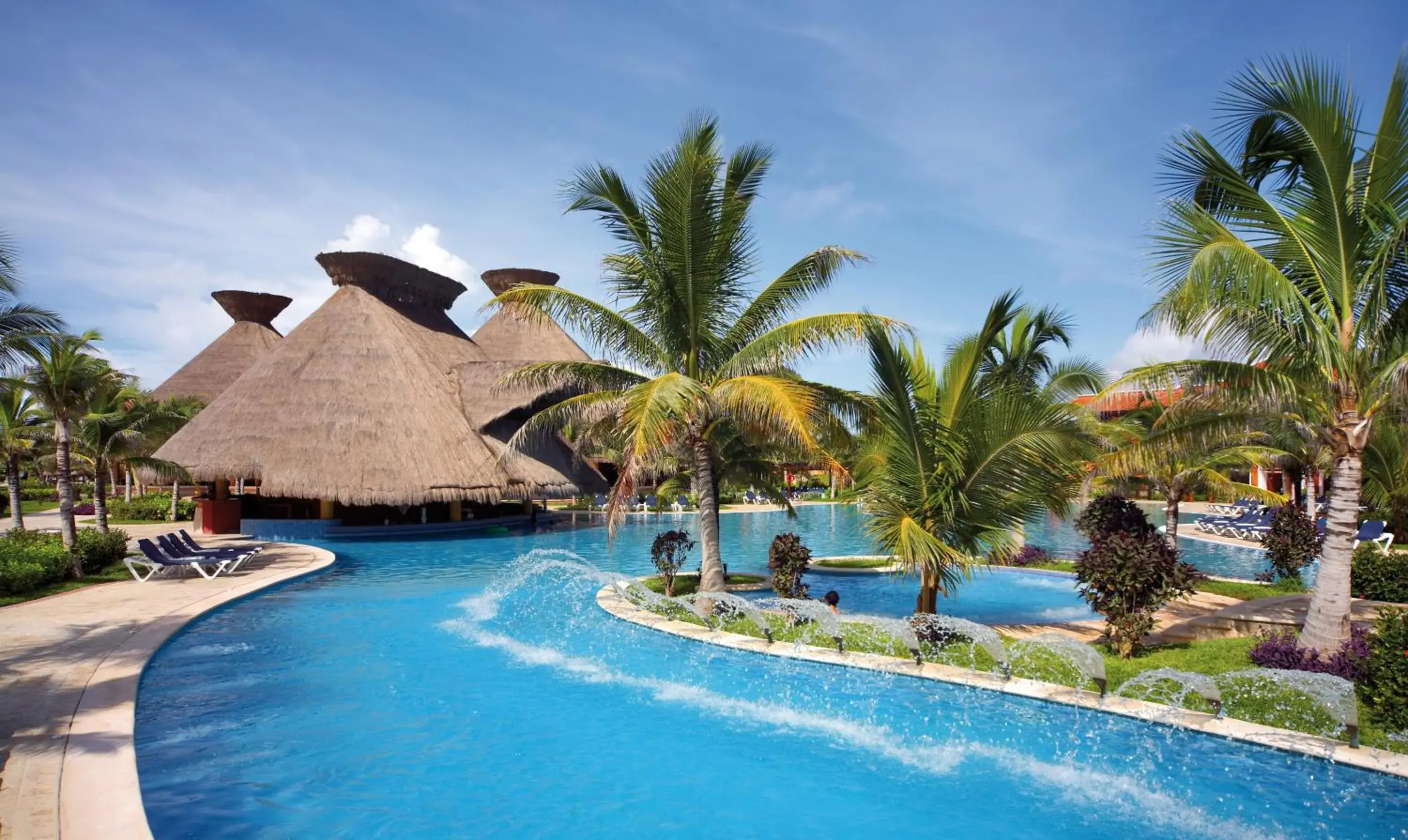 Swimming pool in Barceló Maya Colonial - All Inclusive Swimming pool in Barceló Maya Colonial - All Inclusive