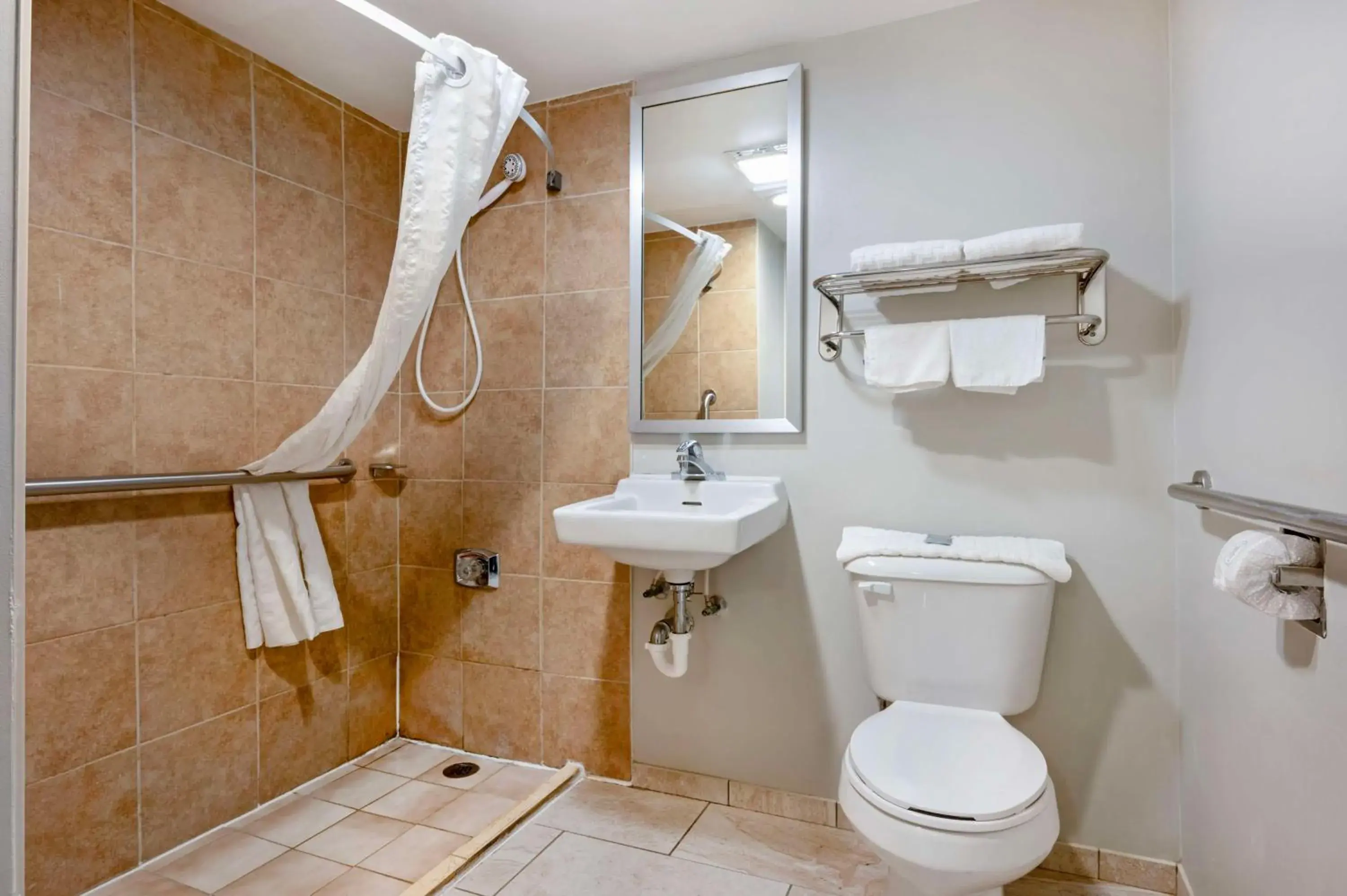 King Room with Bath Tub - Disability Access in Best Western Ashbury Inn King Room with Bath Tub - Disability Access in Best Western Ashbury Inn