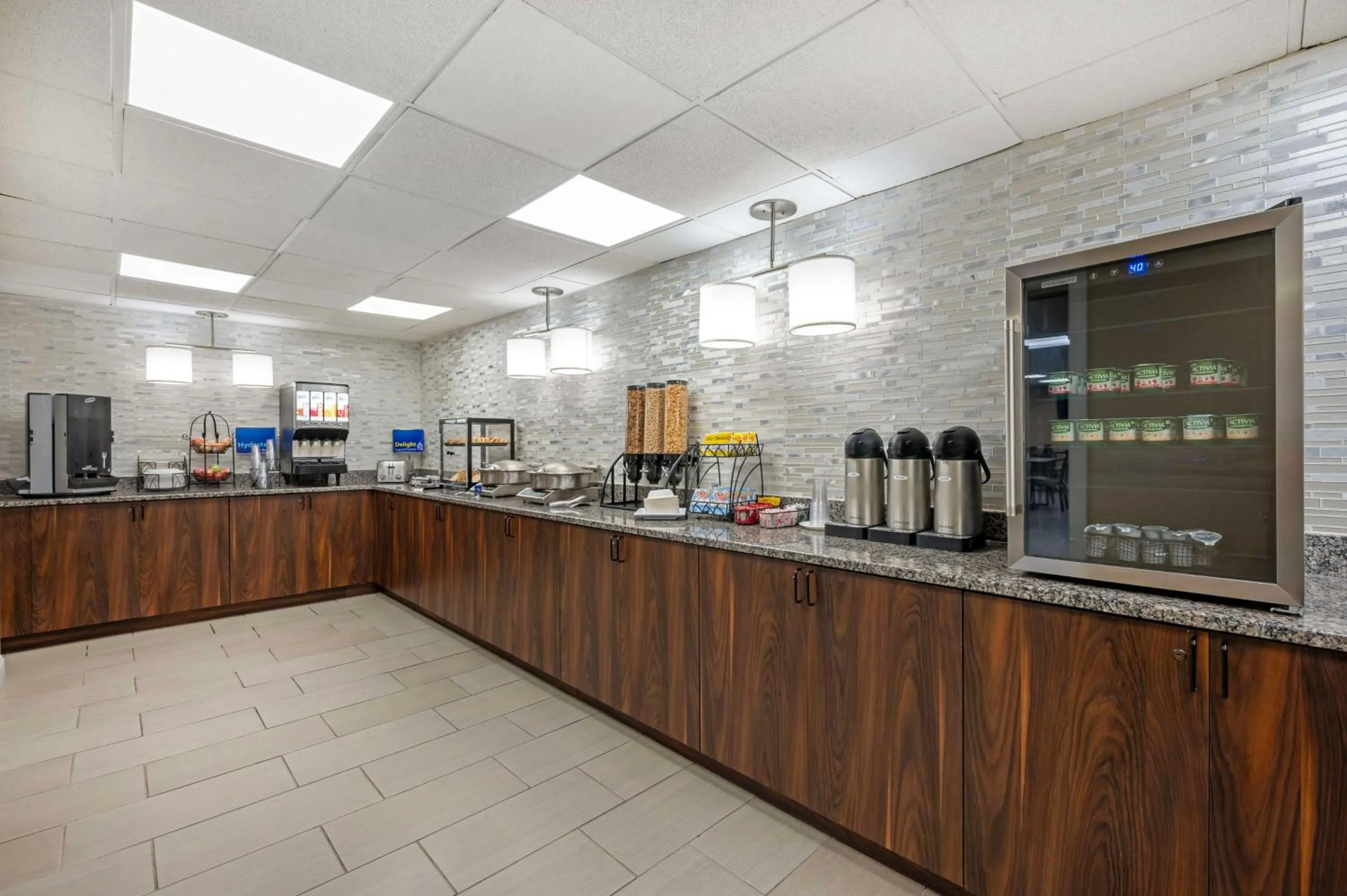 Breakfast in Best Western Ashbury Inn