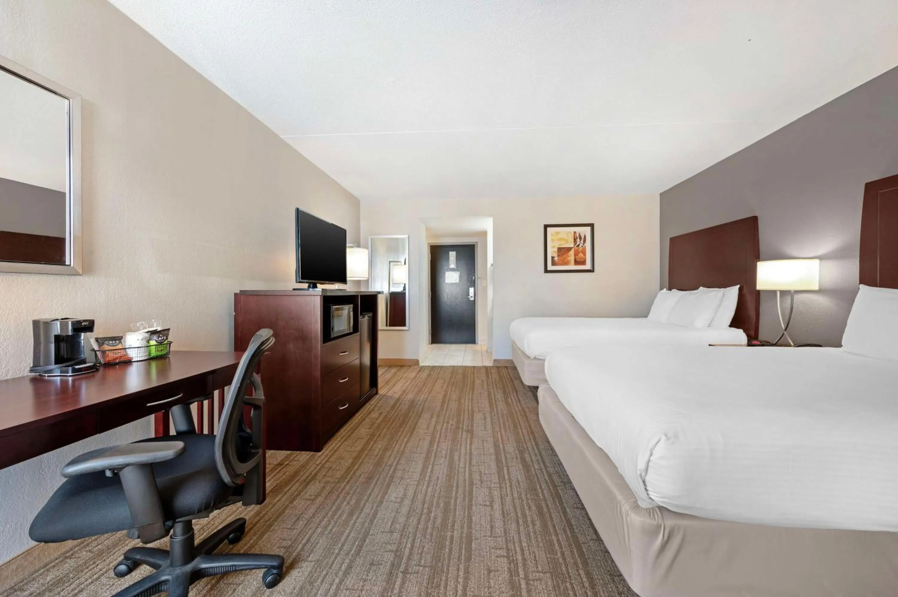 Bedroom in Best Western Ashbury Inn