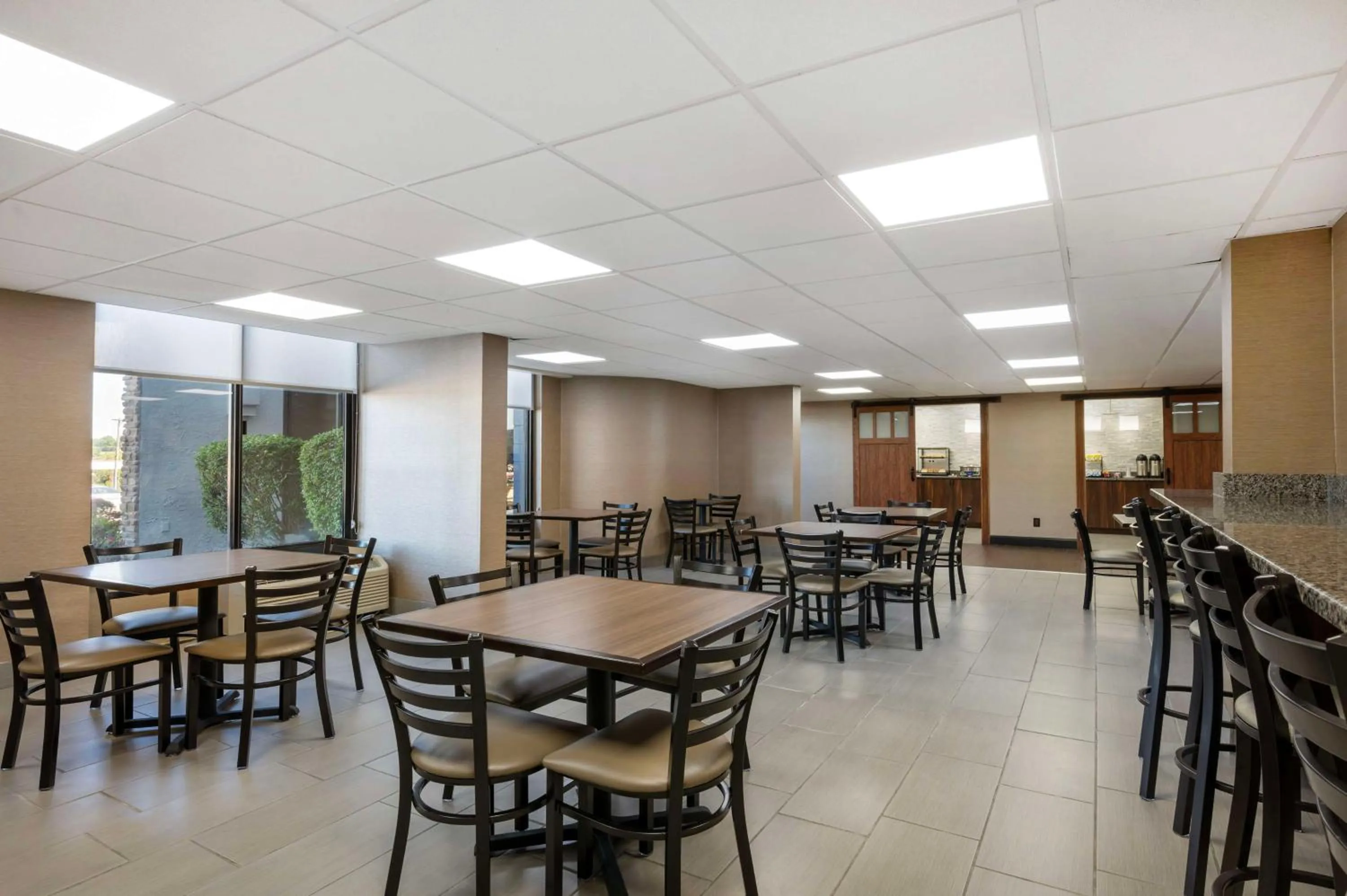 Breakfast in Best Western Ashbury Inn