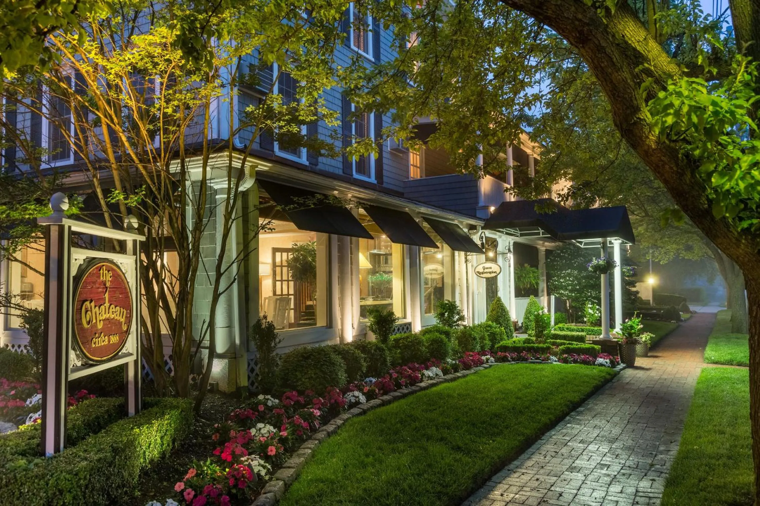 Property building in Chateau Inn and Suites