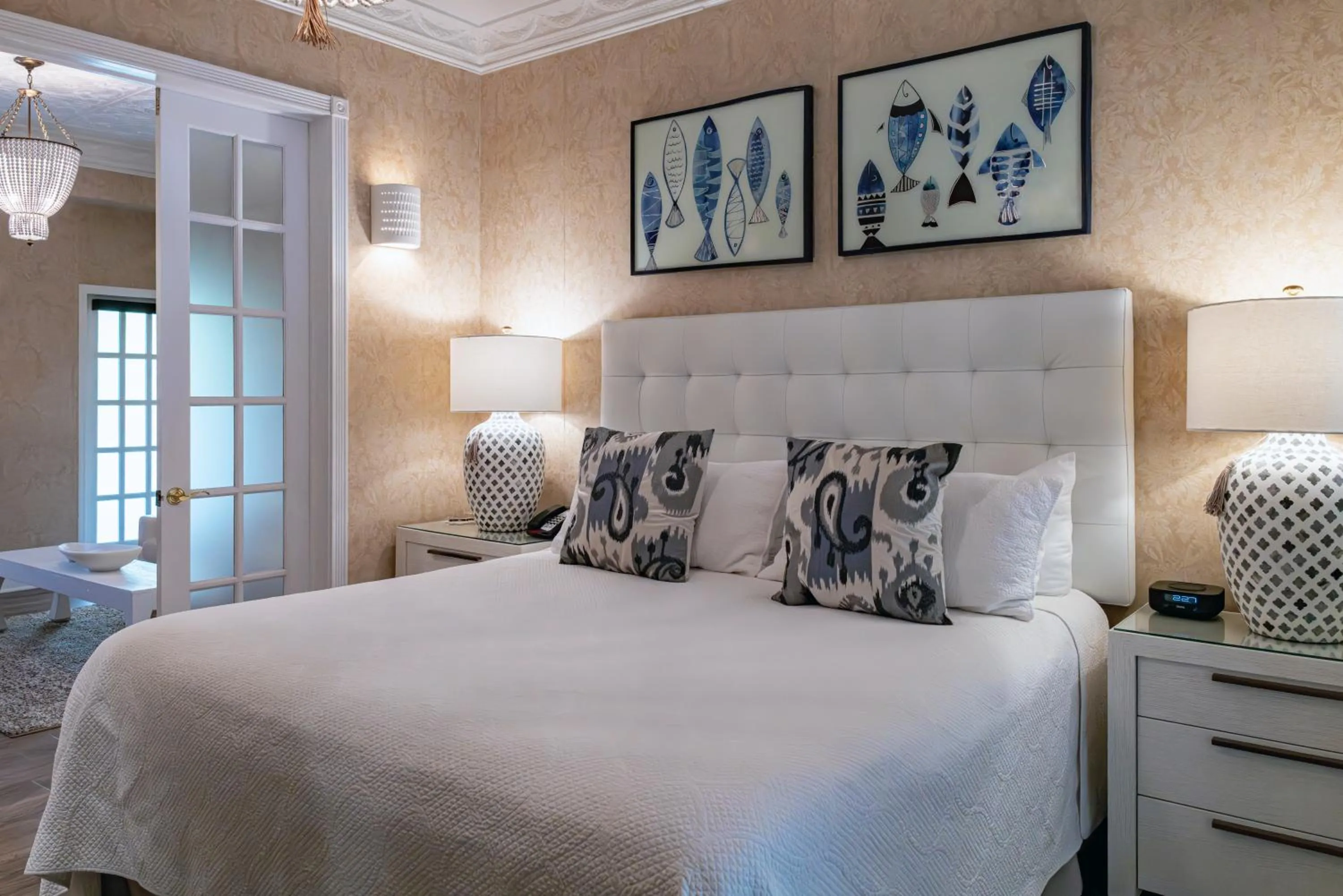 Bed in Chateau Inn and Suites