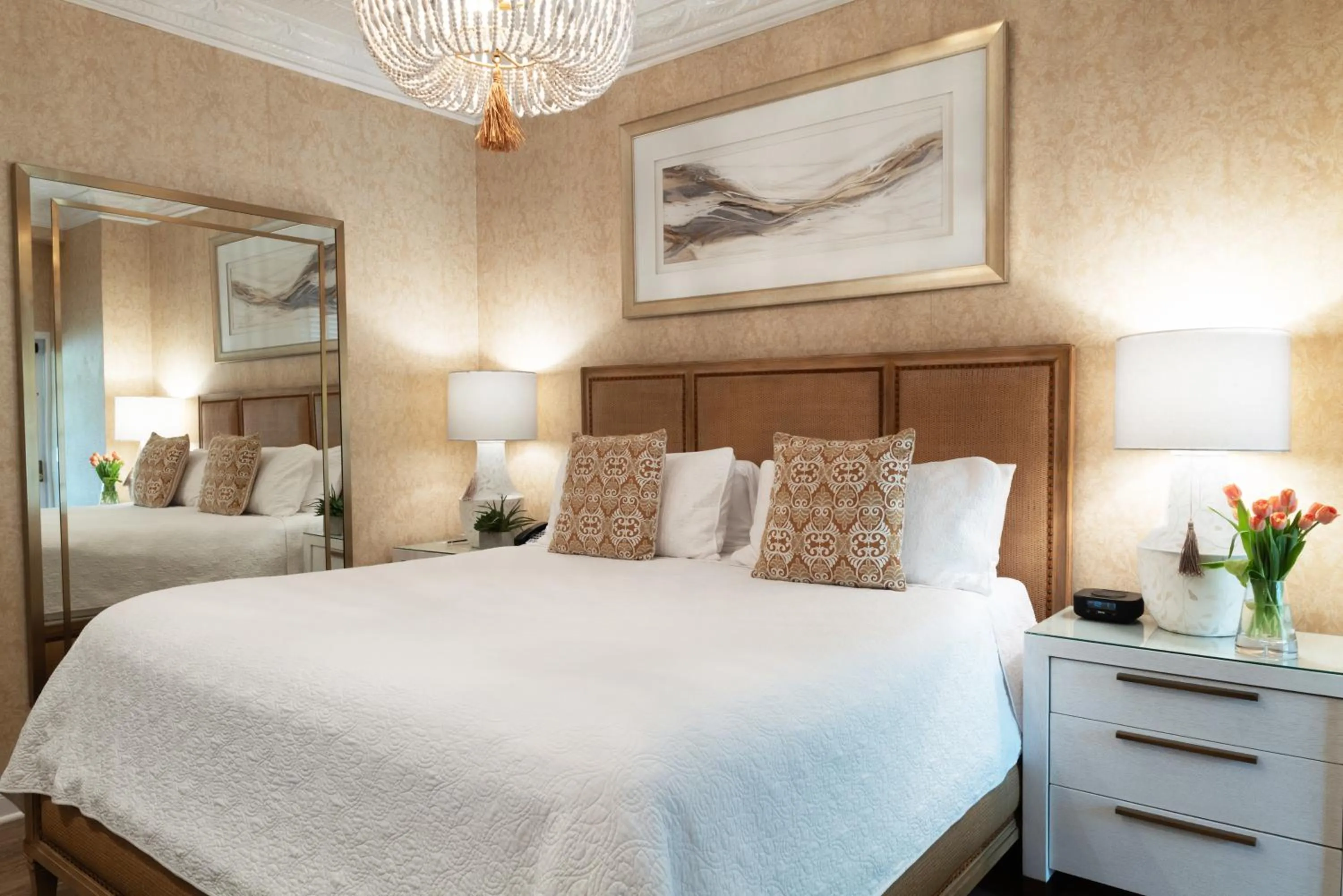 Bed in Chateau Inn and Suites