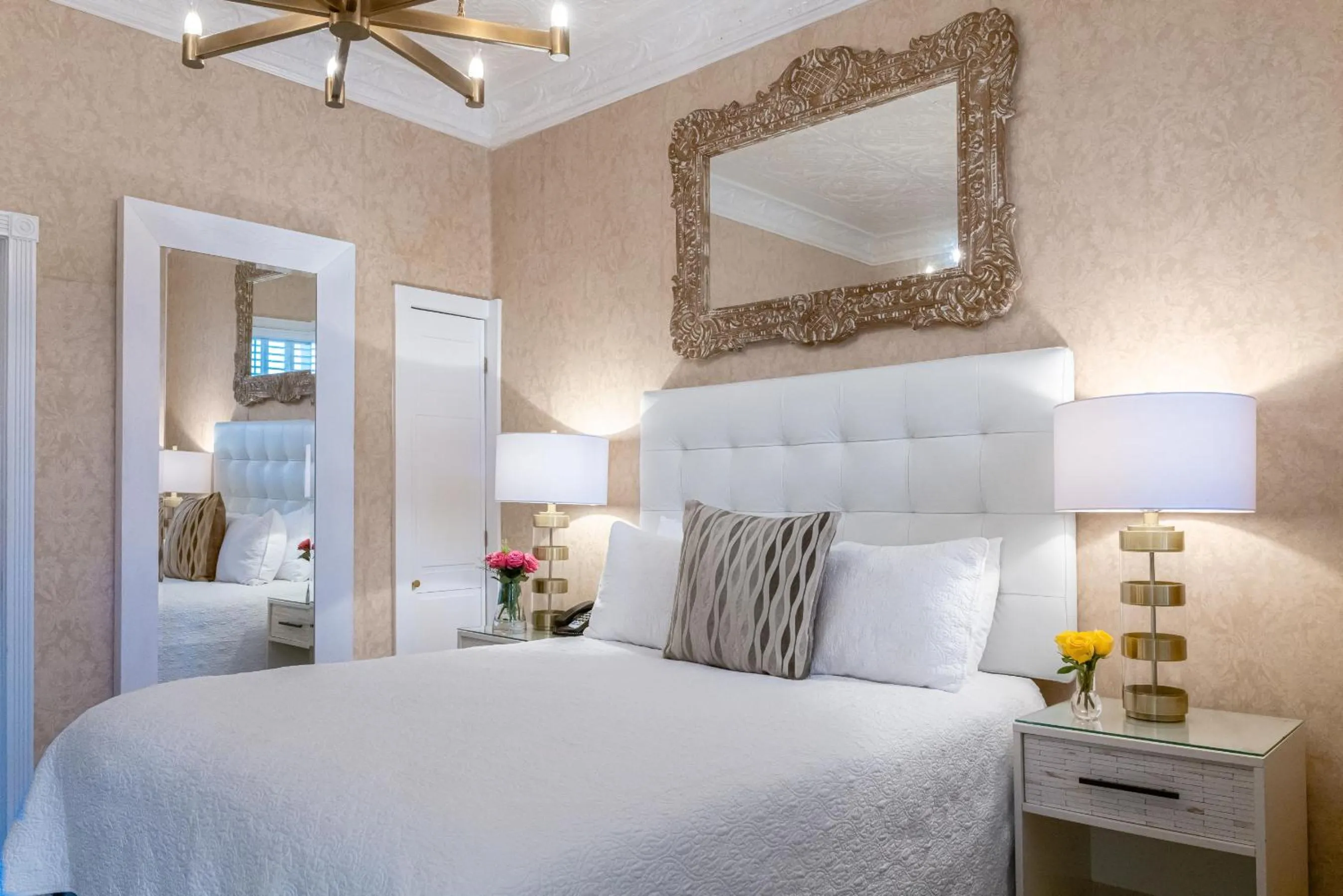 Bed in Chateau Inn and Suites