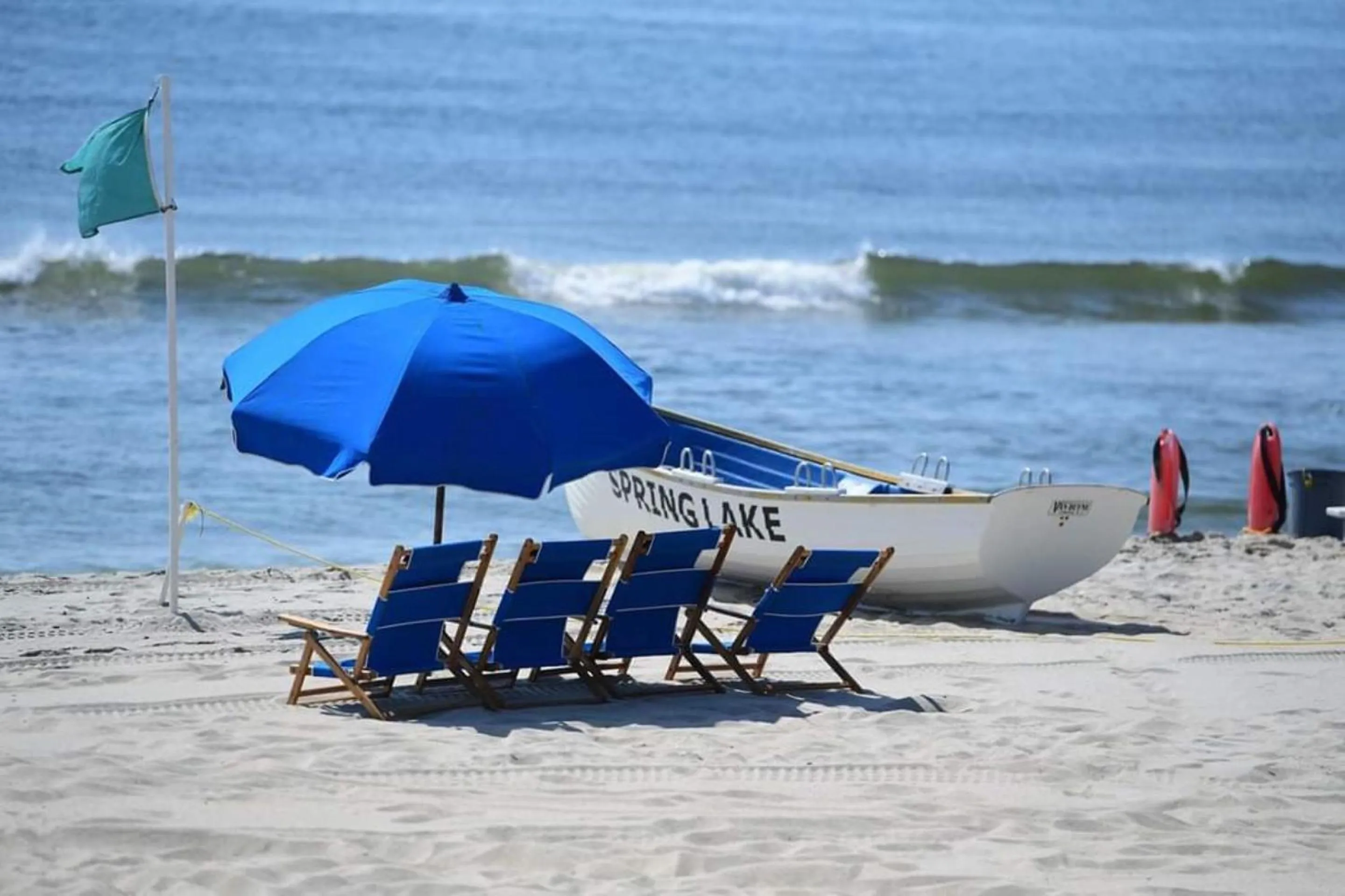 Beach in Chateau Inn and Suites