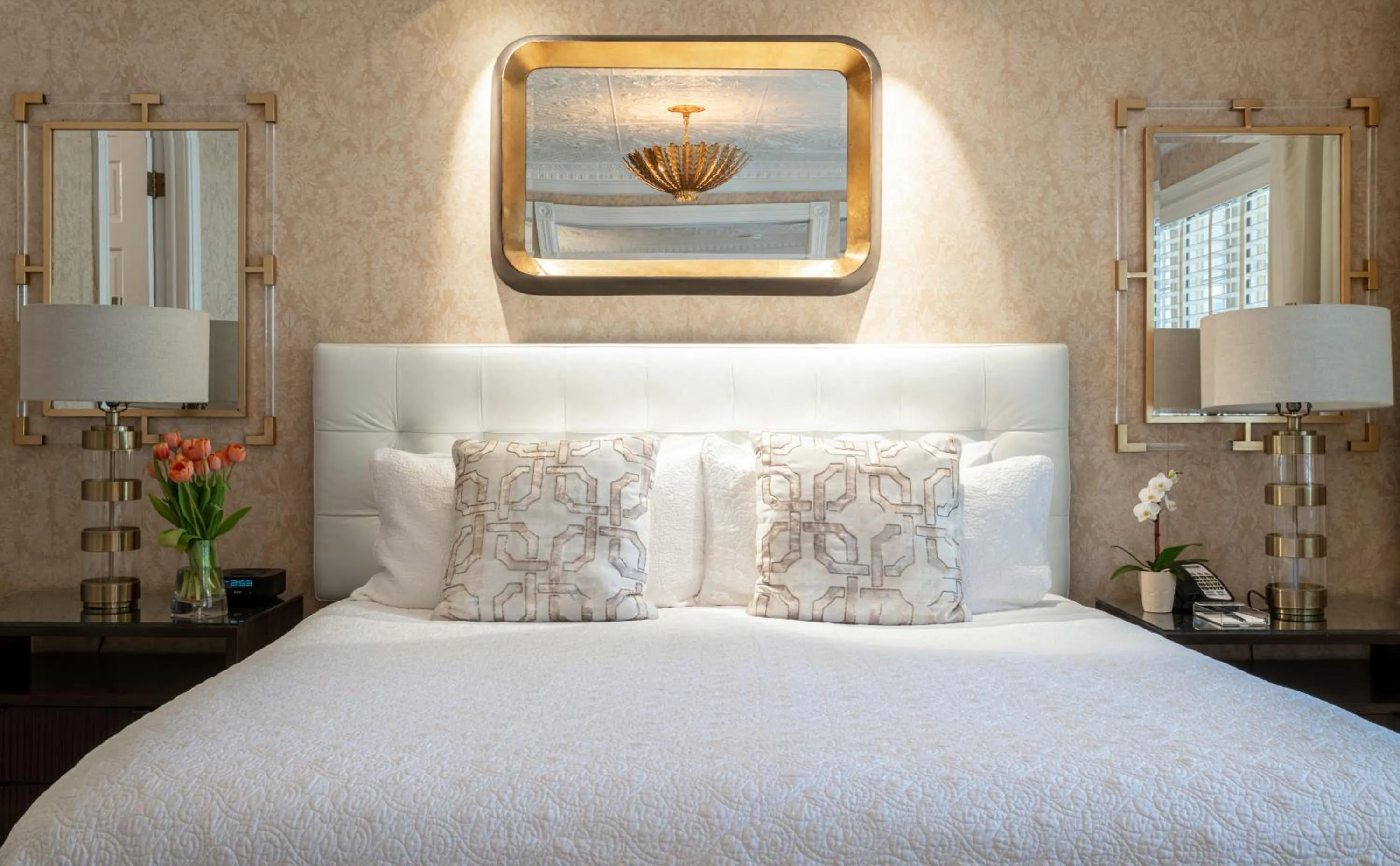 Bed in Chateau Inn and Suites