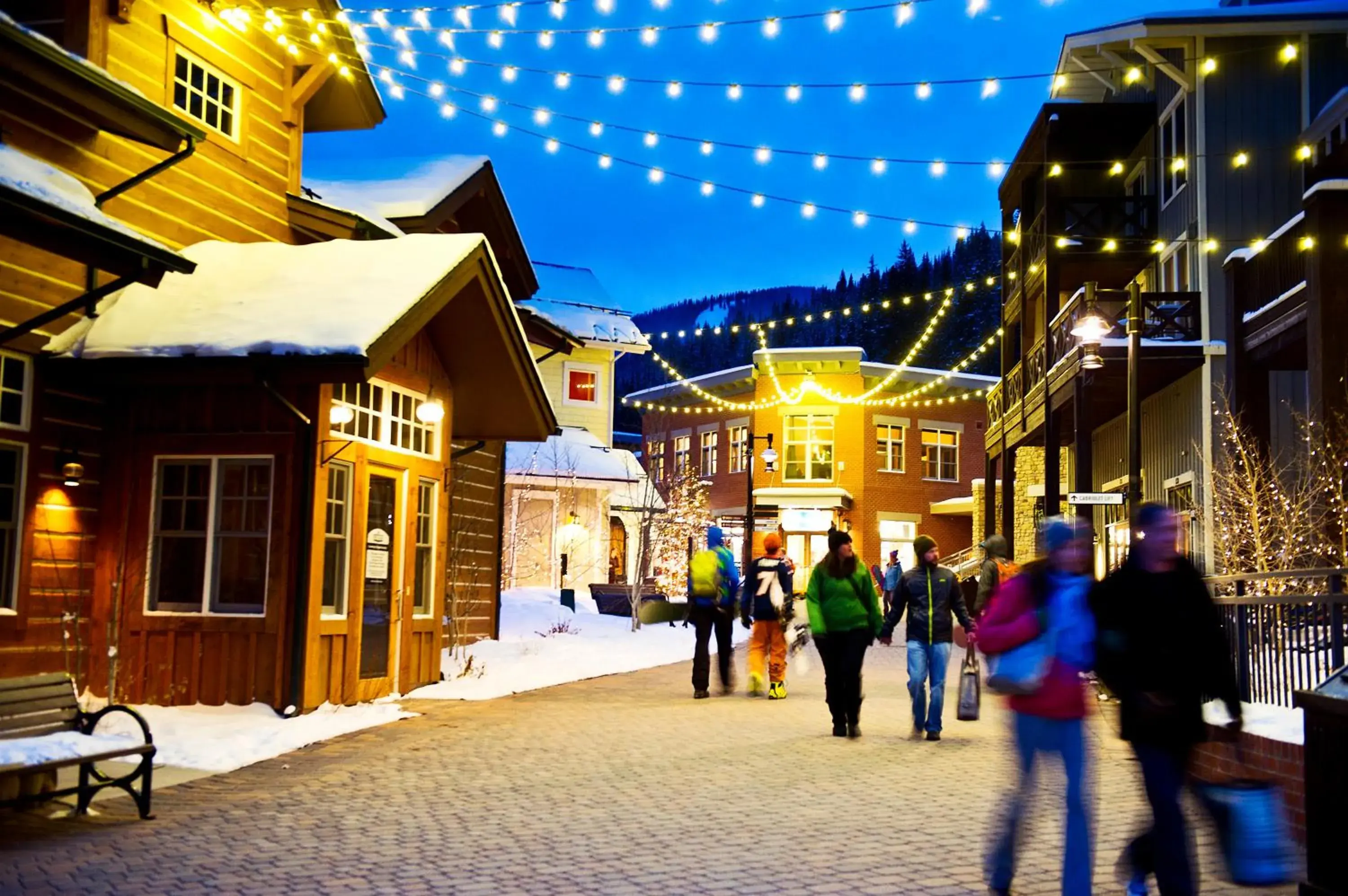 People in Zephyr Mountain Lodge People in Zephyr Mountain Lodge