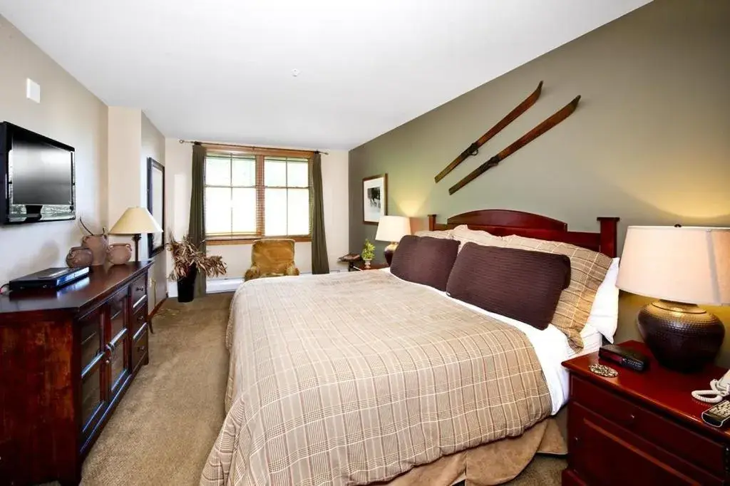 Photo of the whole room, Bed in Zephyr Mountain Lodge Photo of the whole room, Bed in Zephyr Mountain Lodge