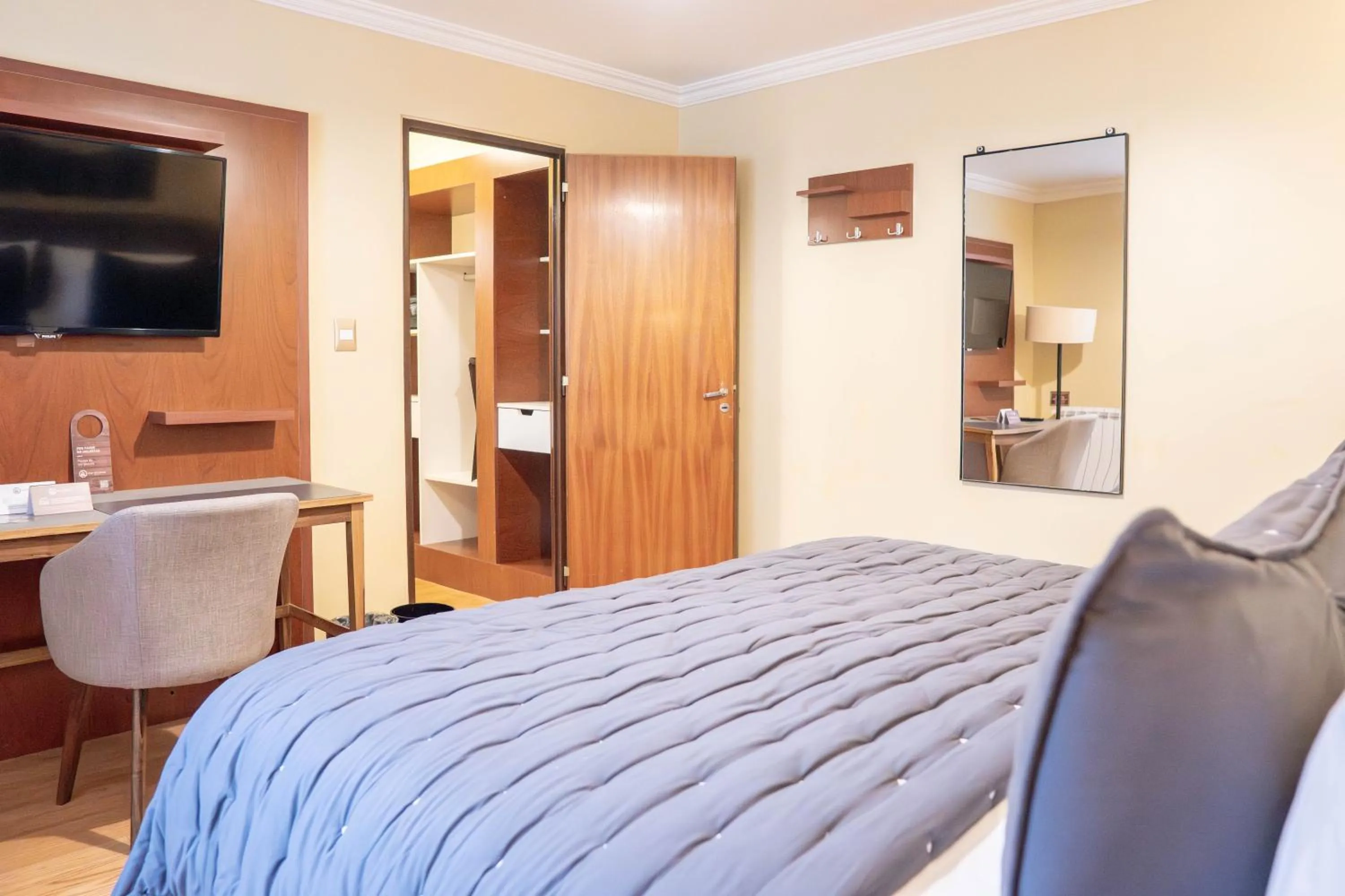 Photo of the whole room, Bed in Hotel Cap Polonio