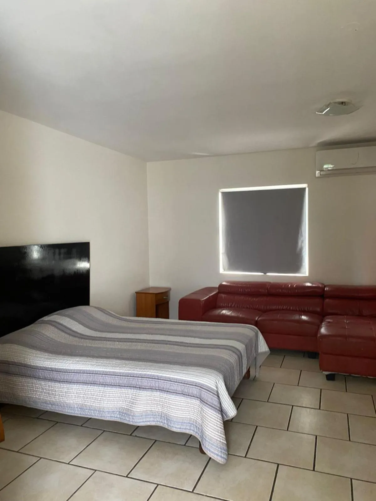 Shower, Bed in Confort Ejecutivo Suites Lindavista