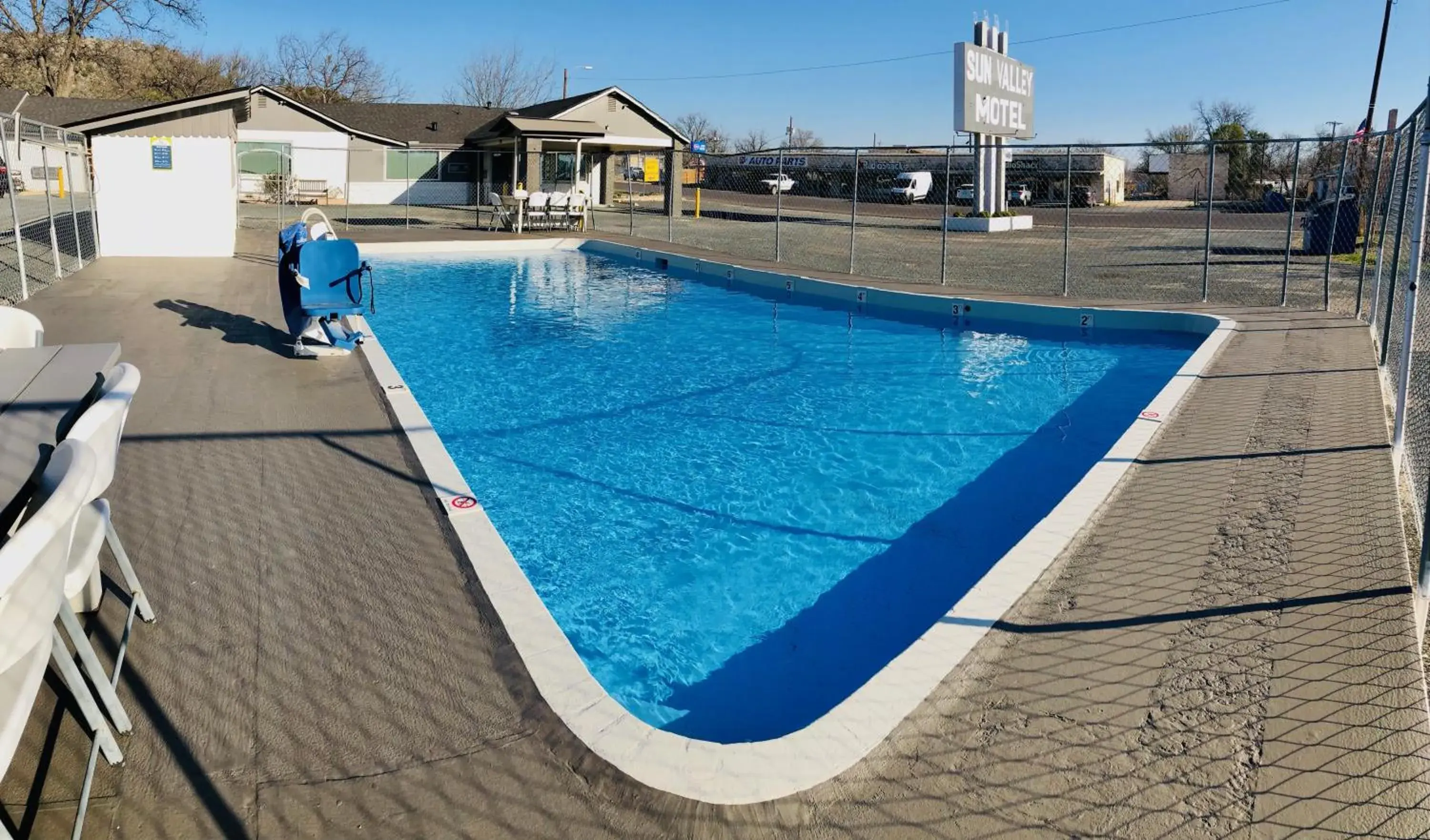Pool view in Sun Valley Motel Junction Pool view in Sun Valley Motel Junction