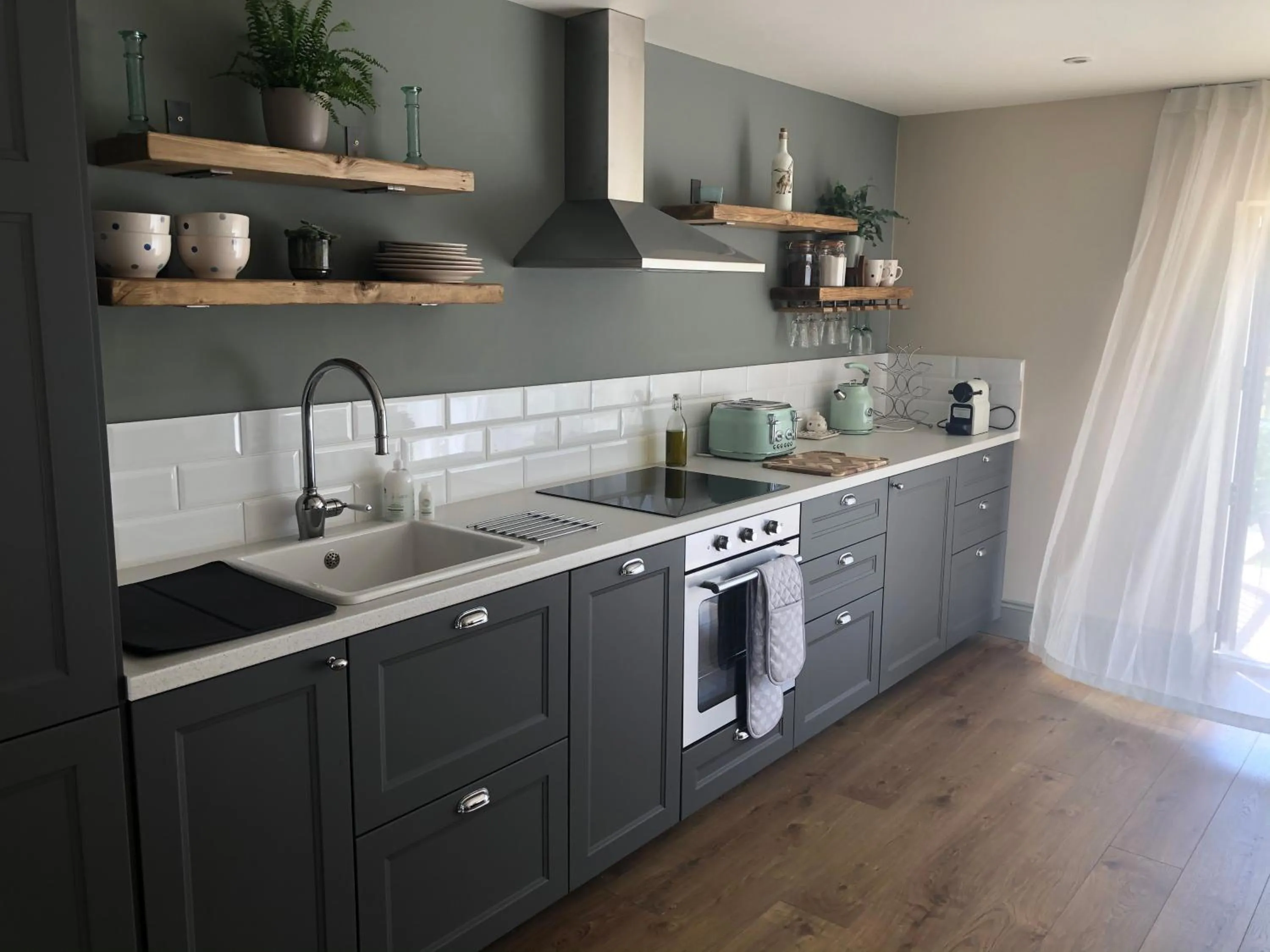 Kitchen or kitchenette in Cotswold Lodge