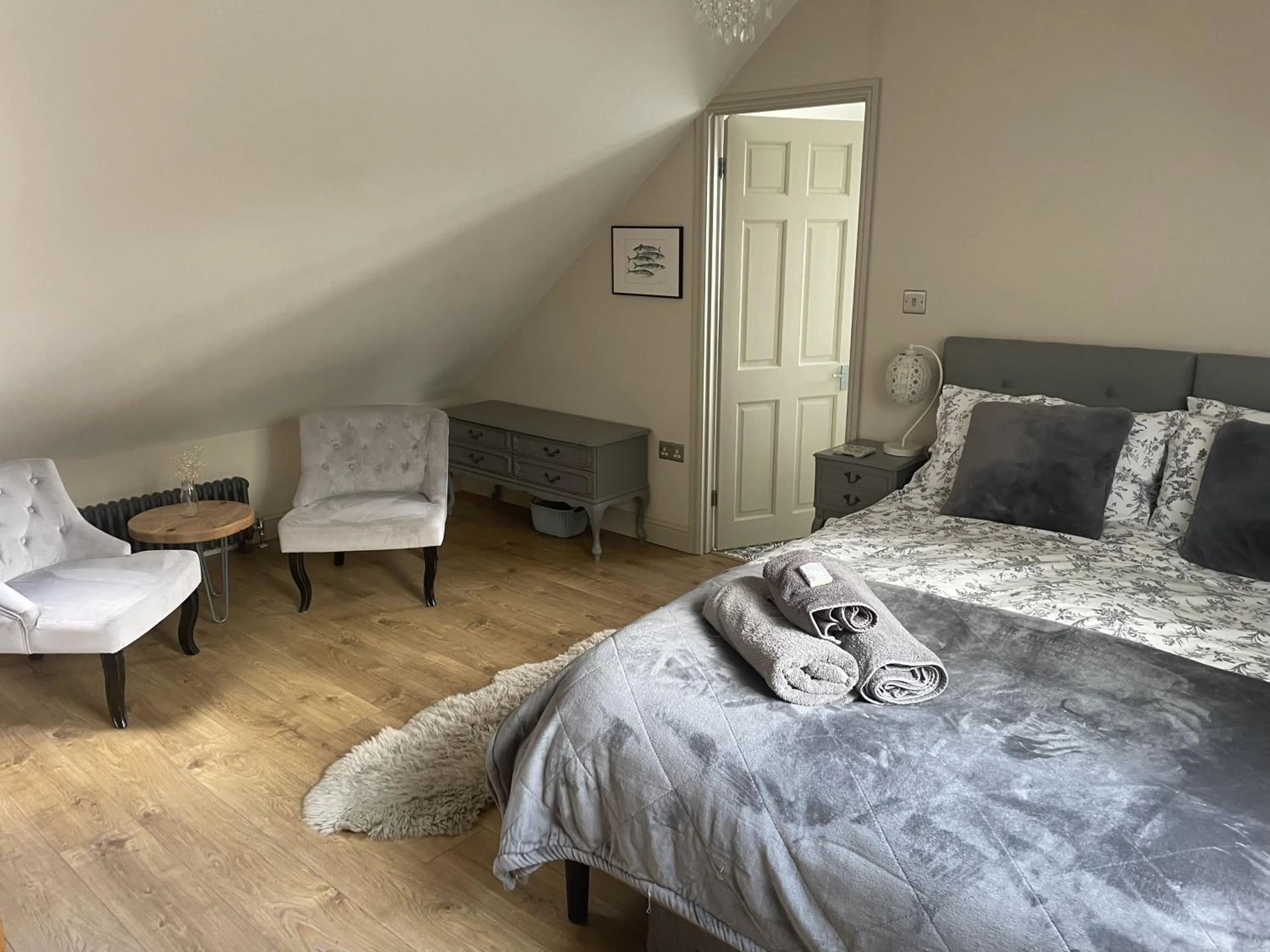 Bedroom, Bed in Cotswold Lodge