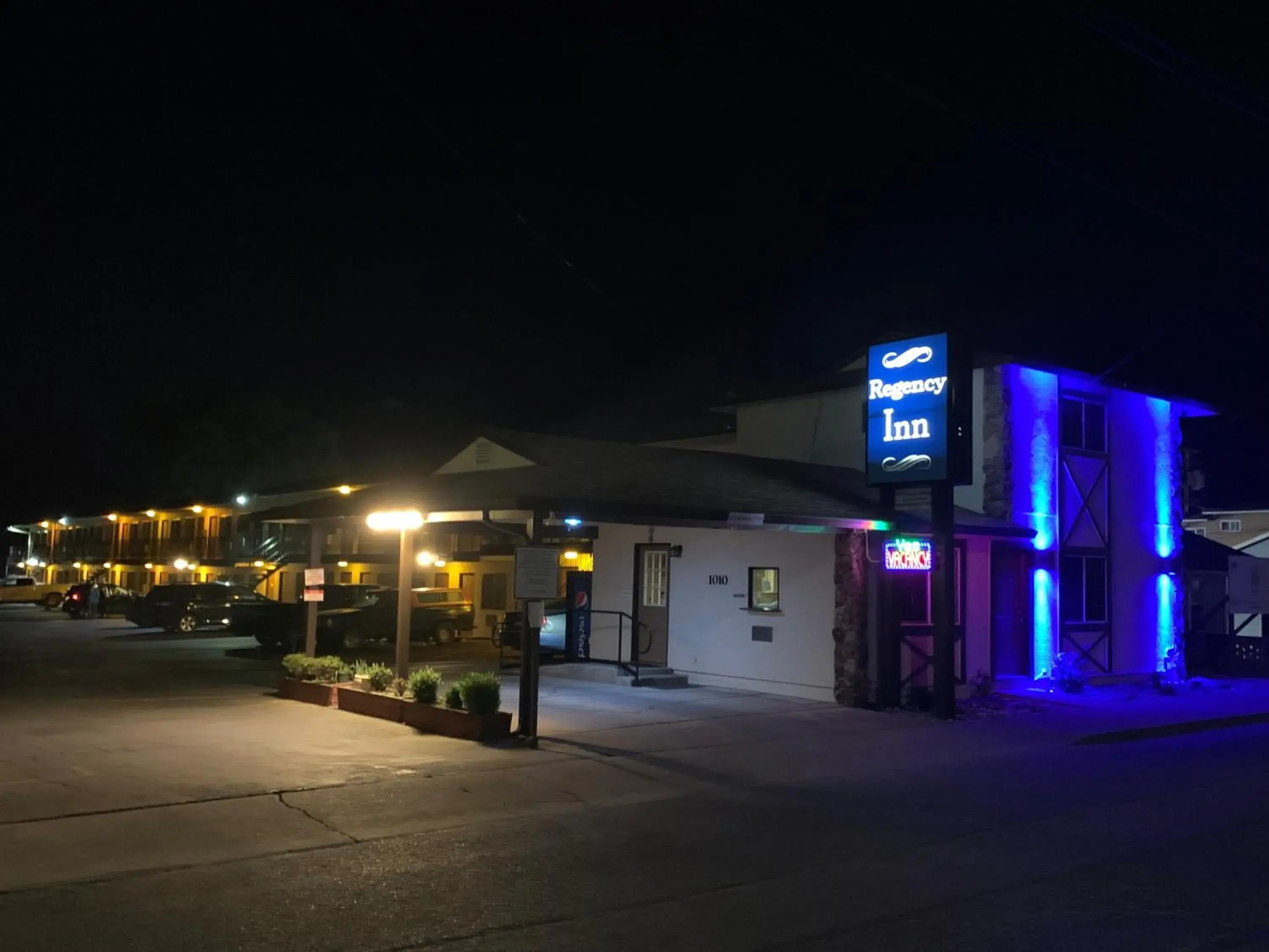 Property building in Regency Inn Lakeport Property building in Regency Inn Lakeport