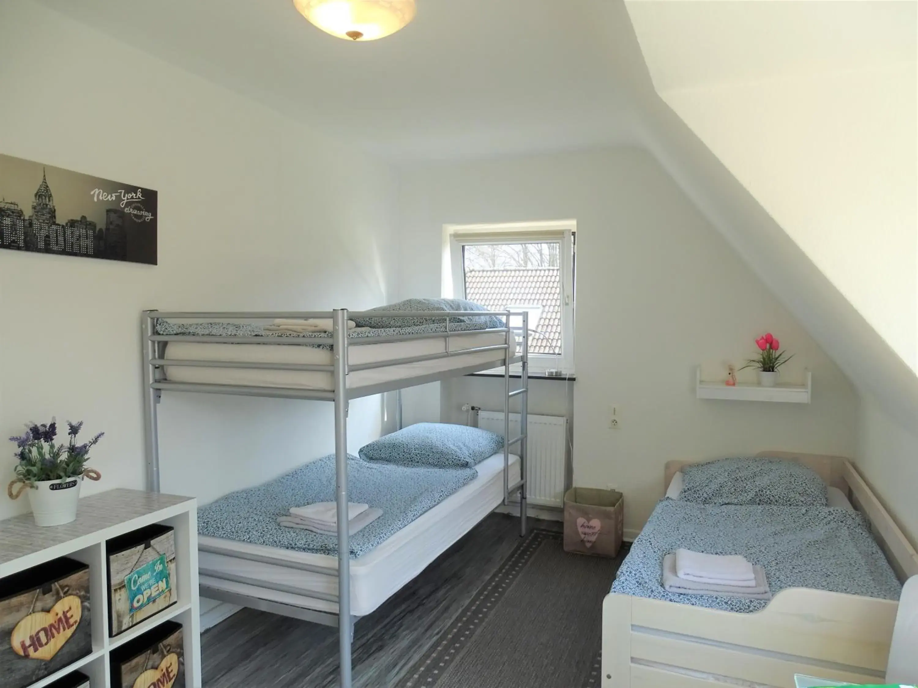 Basic Triple Room with Shared Bathroom in The Old Doctors Office Basic Triple Room with Shared Bathroom in The Old Doctors Office