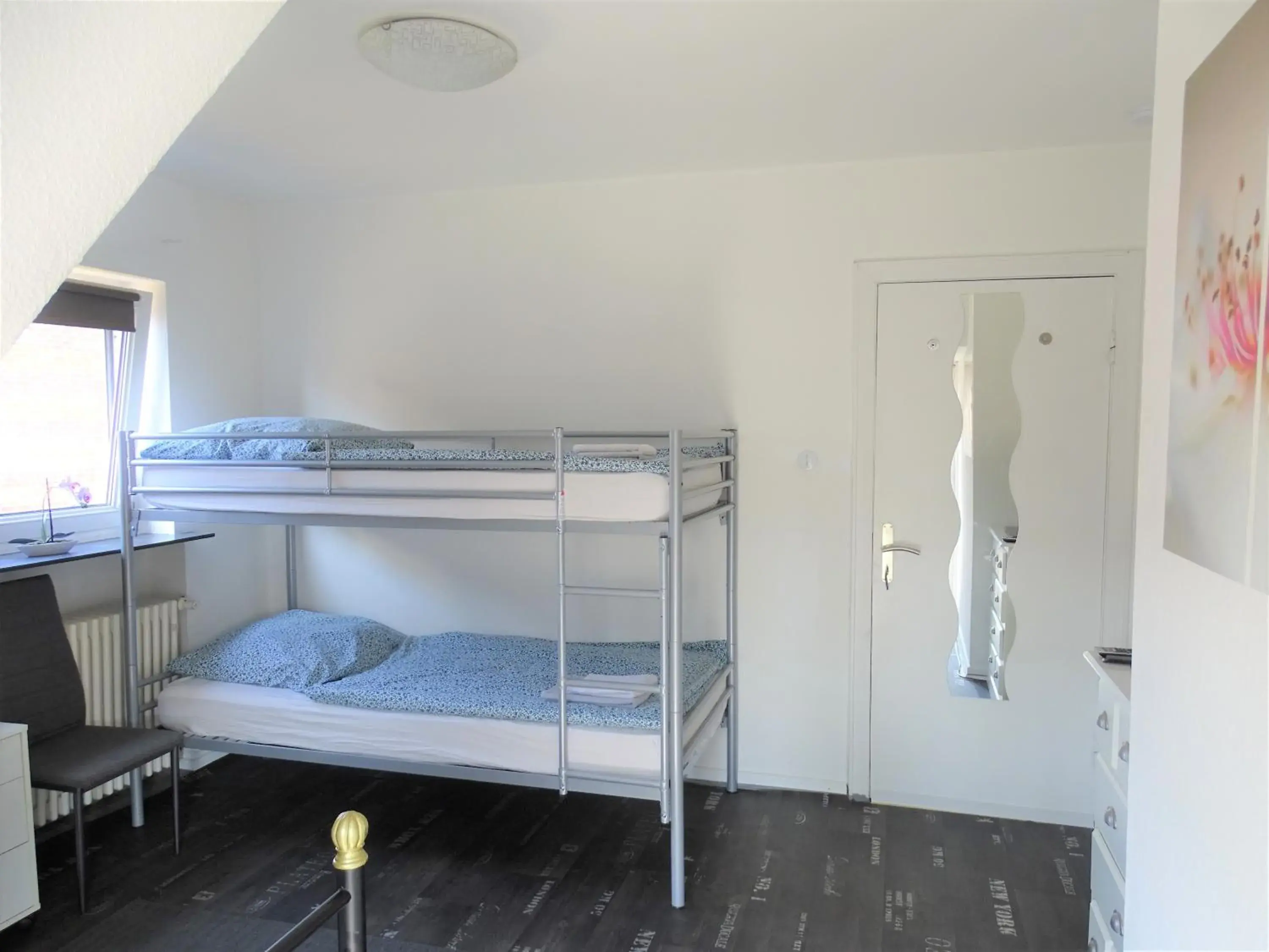 Basic Triple Room in The Old Doctors Office Basic Triple Room in The Old Doctors Office