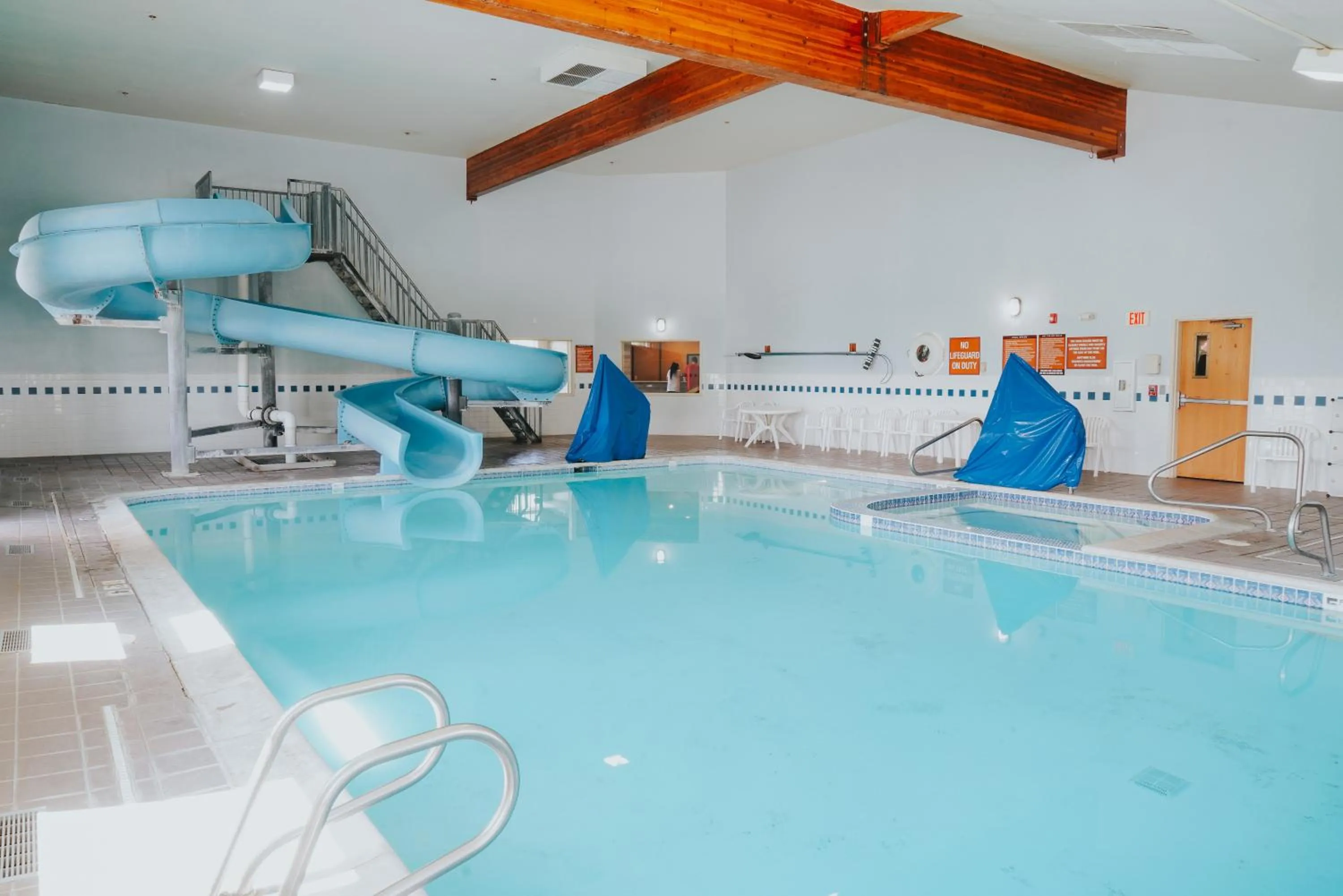 Swimming pool in Whitewater Inn