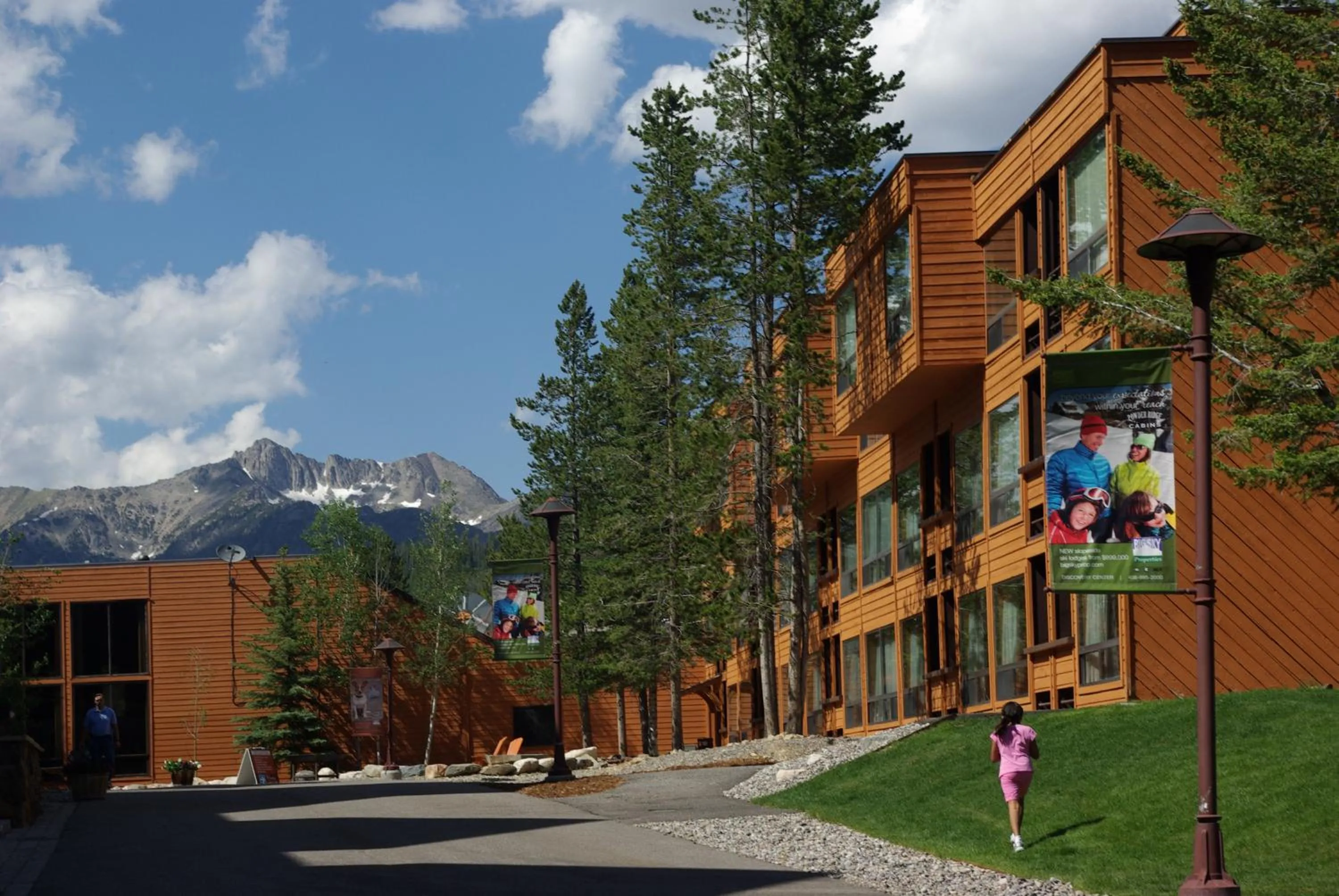 Facade/entrance in Huntley Lodge at Big Sky Resort