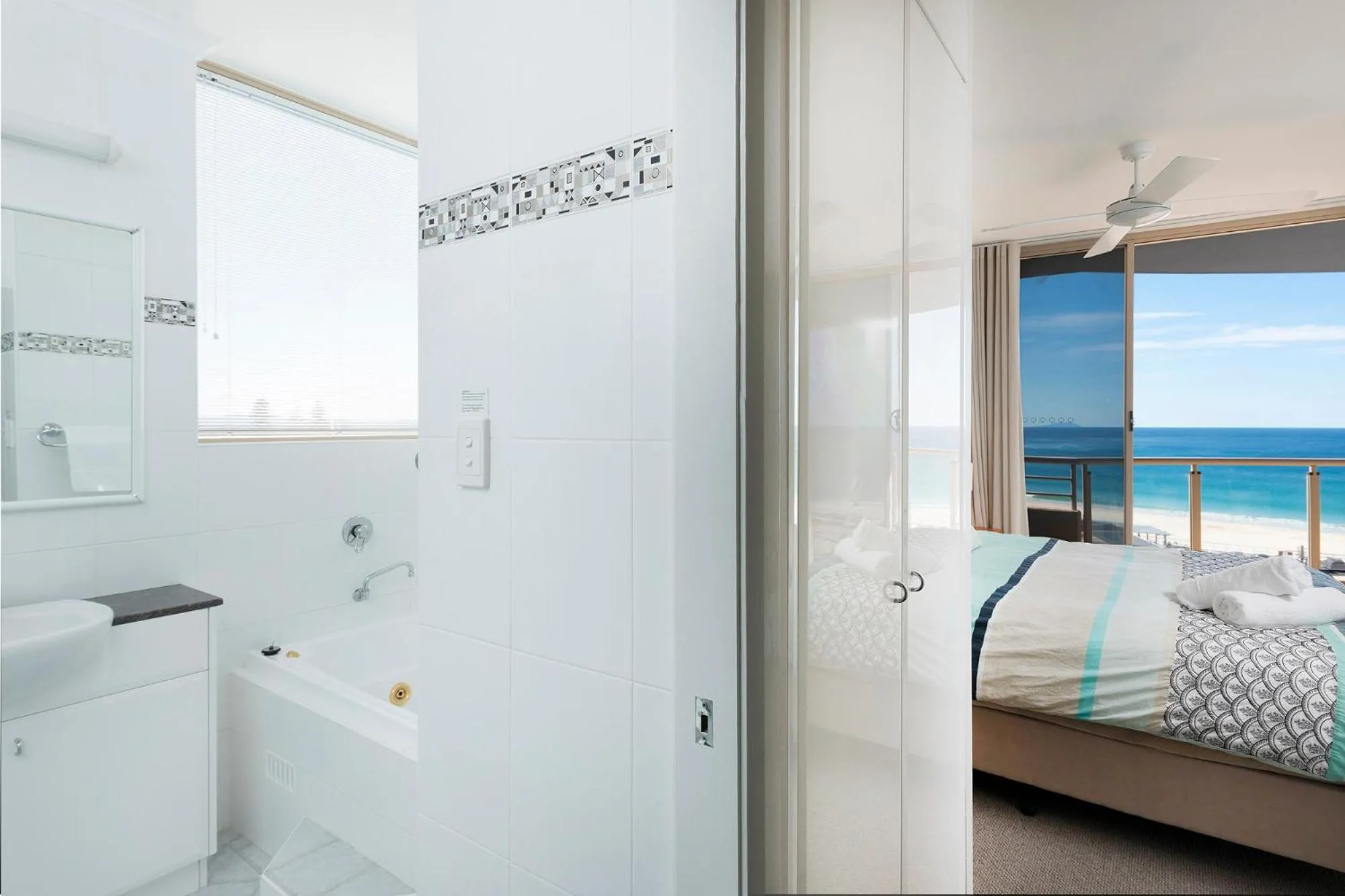 Bathroom, Bed in Beaches International