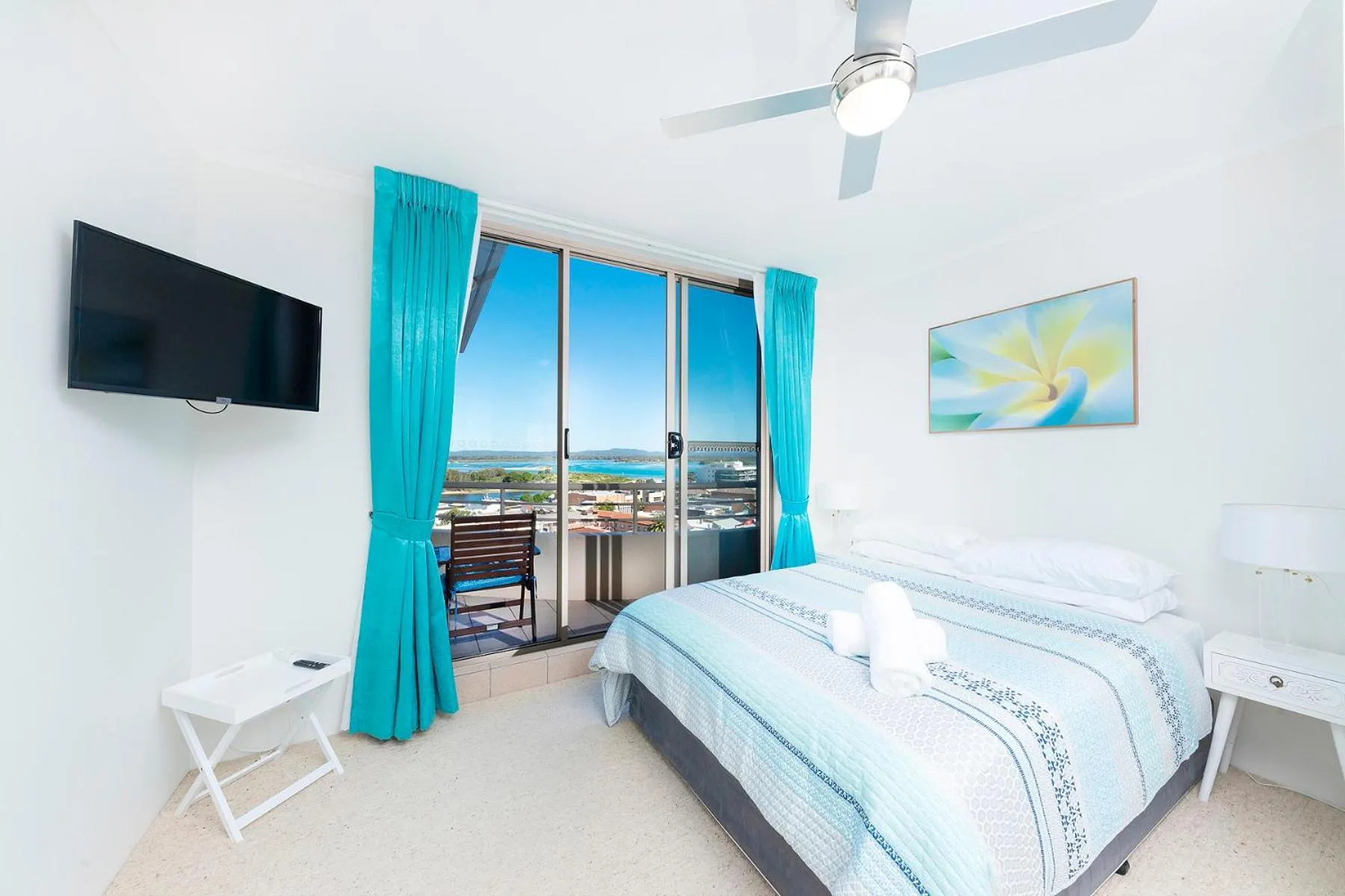 Bedroom, Bed in Beaches International