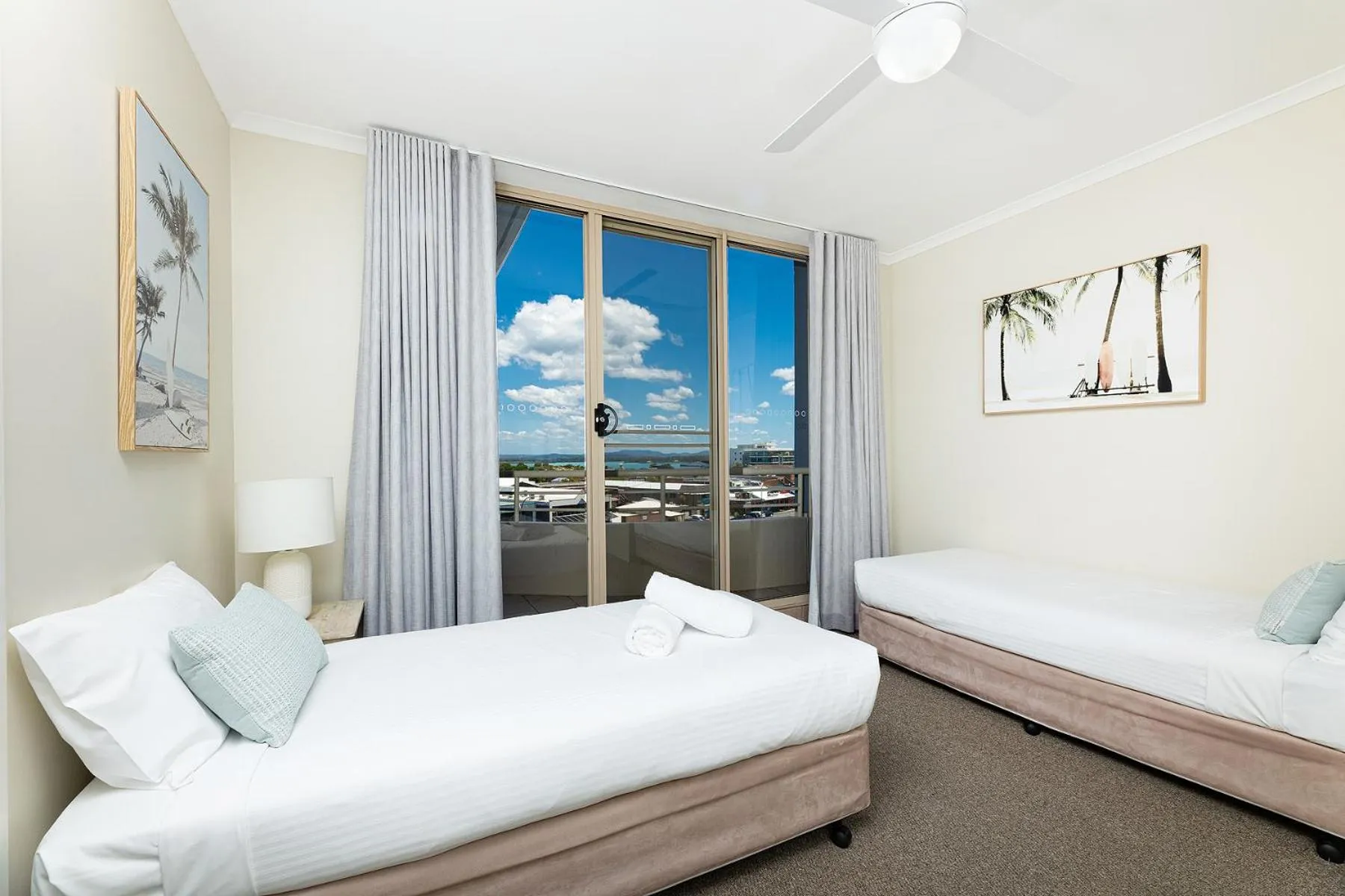 Bed in Beaches International