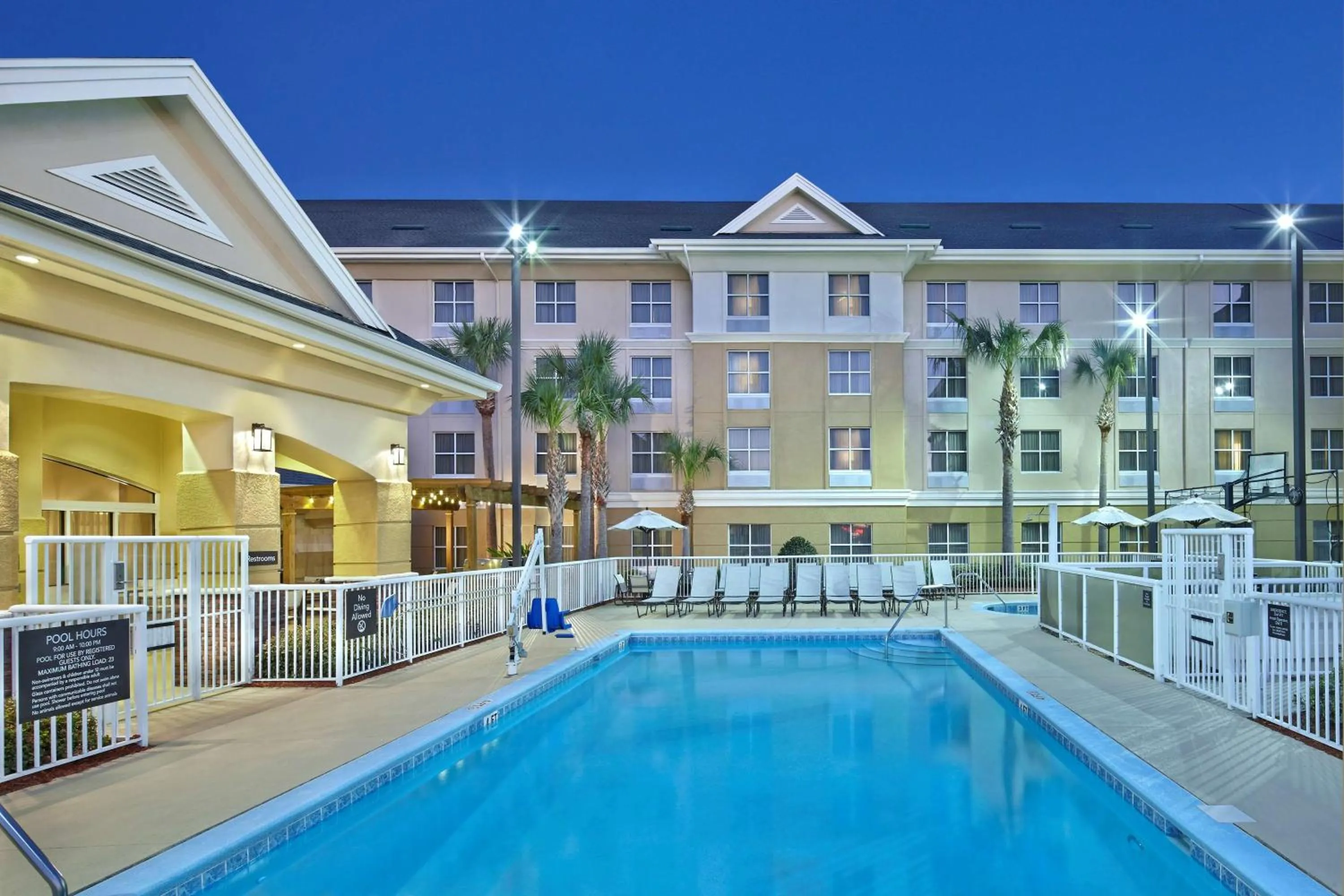 Pool view in Homewood Suites by Hilton Daytona Beach Speedway-Airport