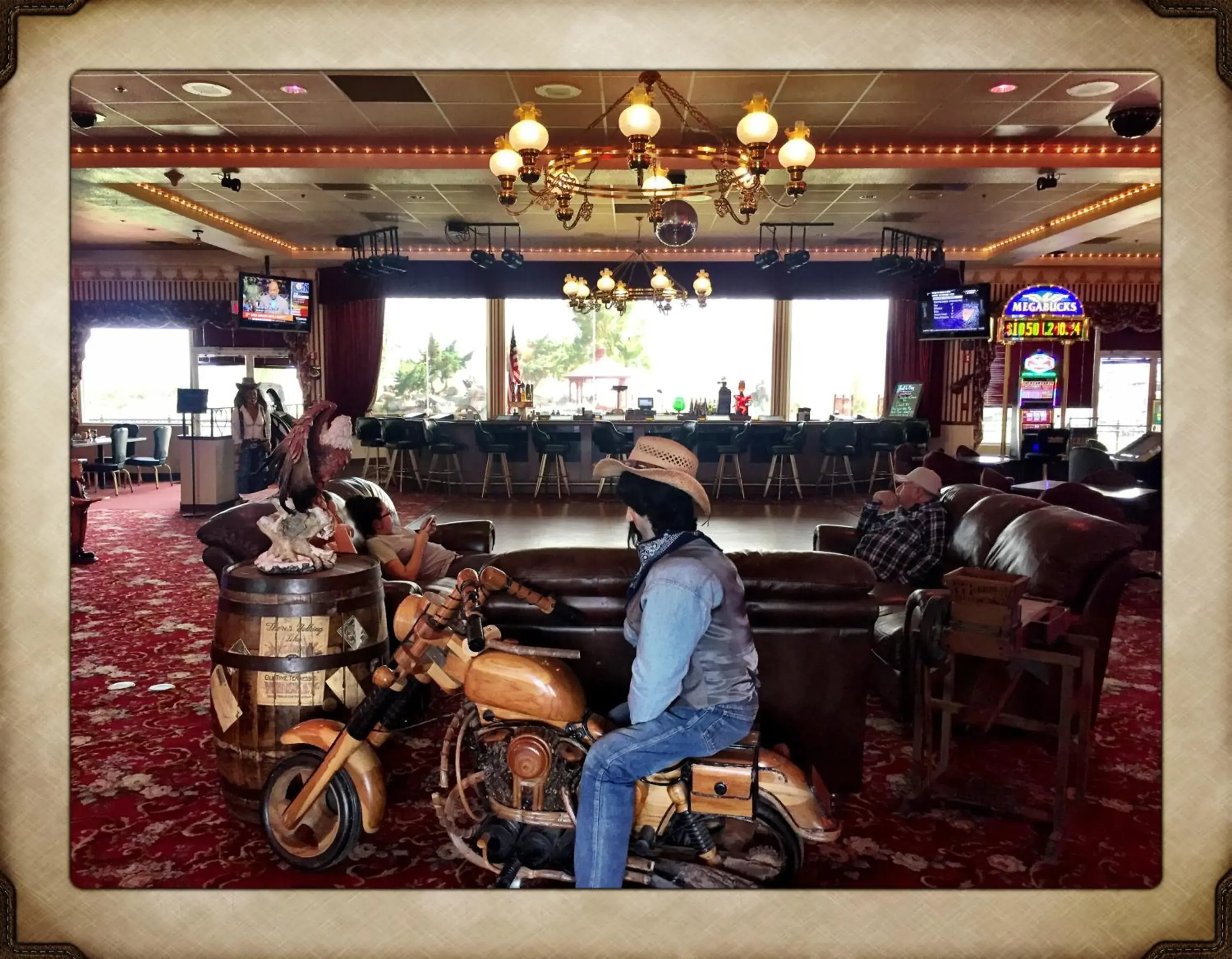 Lounge or bar in Longstreet Inn & Casino Lounge or bar in Longstreet Inn & Casino