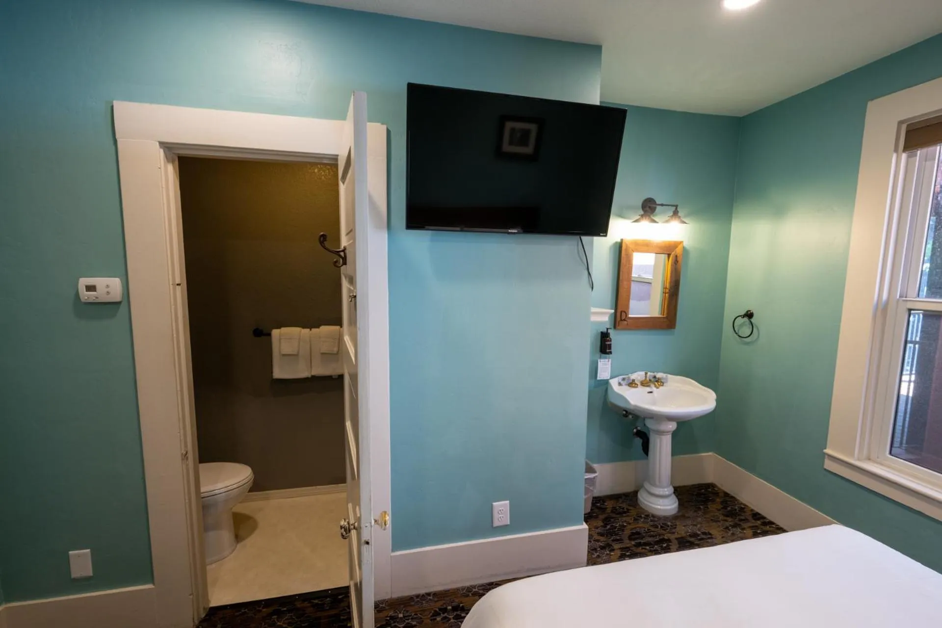 Bed in The Groveland Hotel