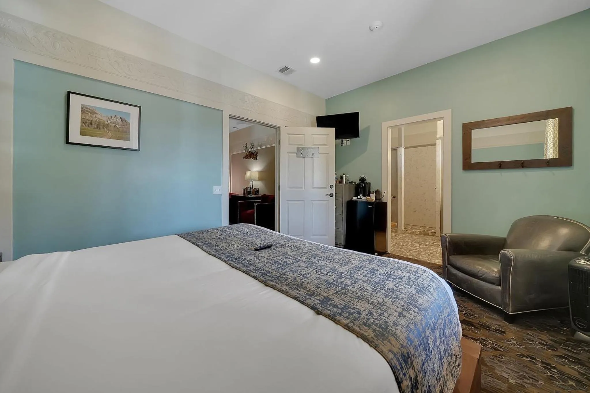 Bed in The Groveland Hotel